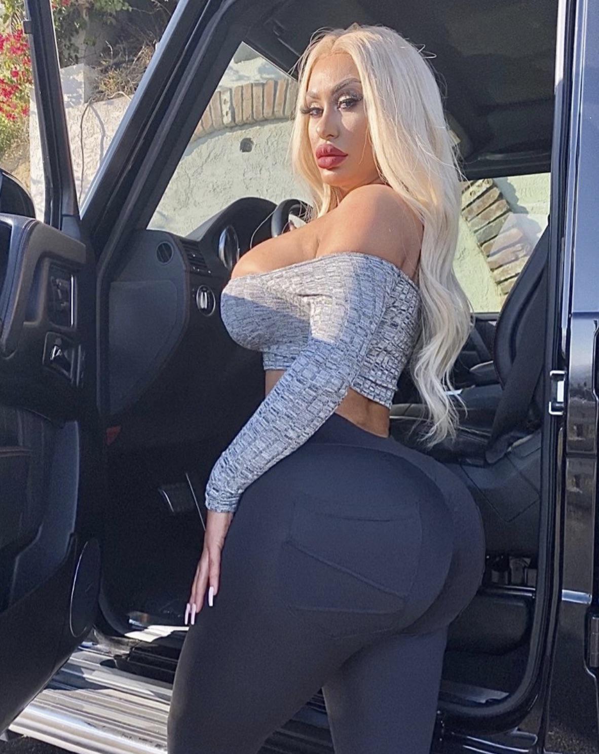 G wagon pull up, bimbo hop out : BrandiBae