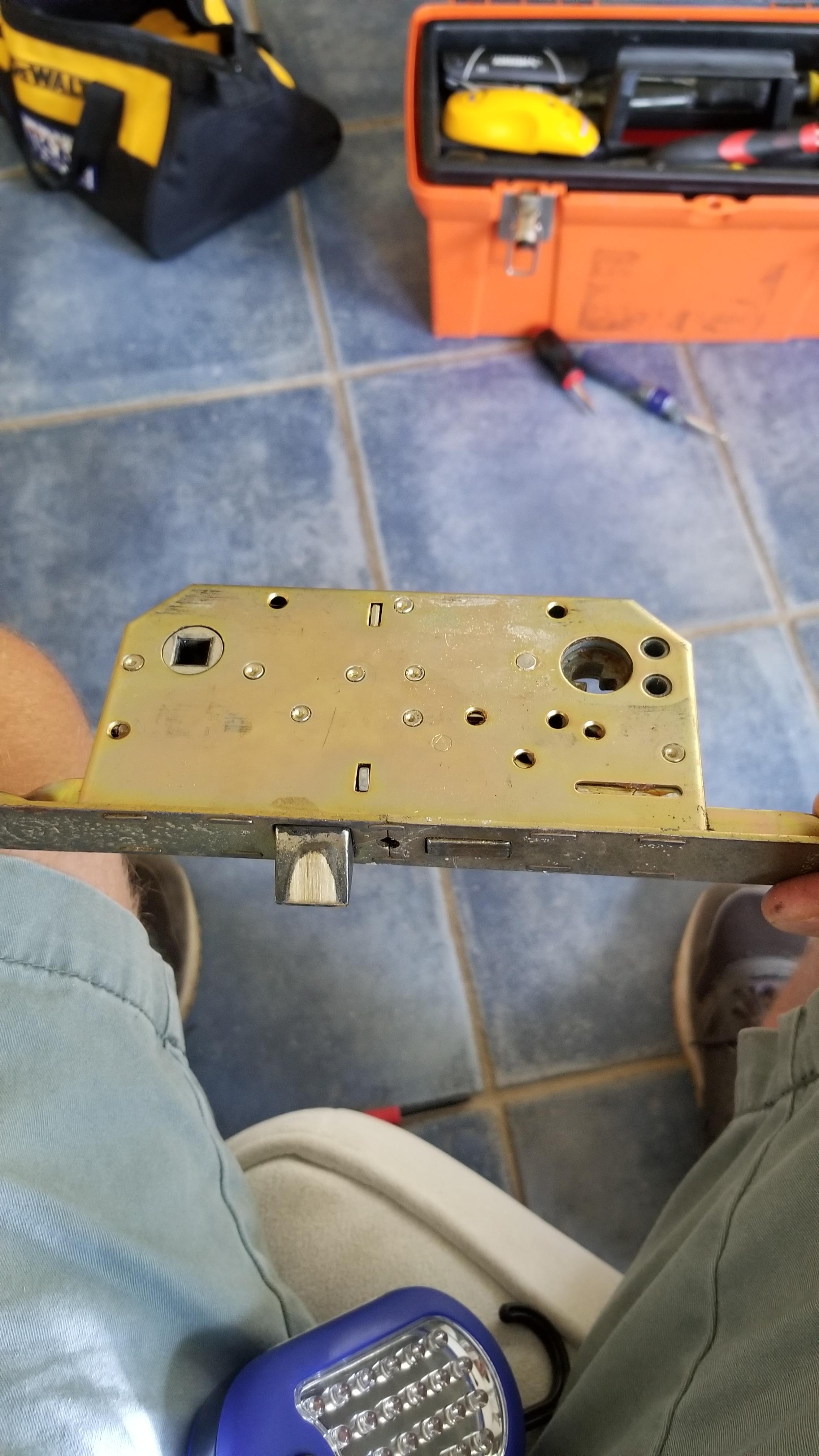 Anyone know how to open this lock case for an anderson glass door? Door