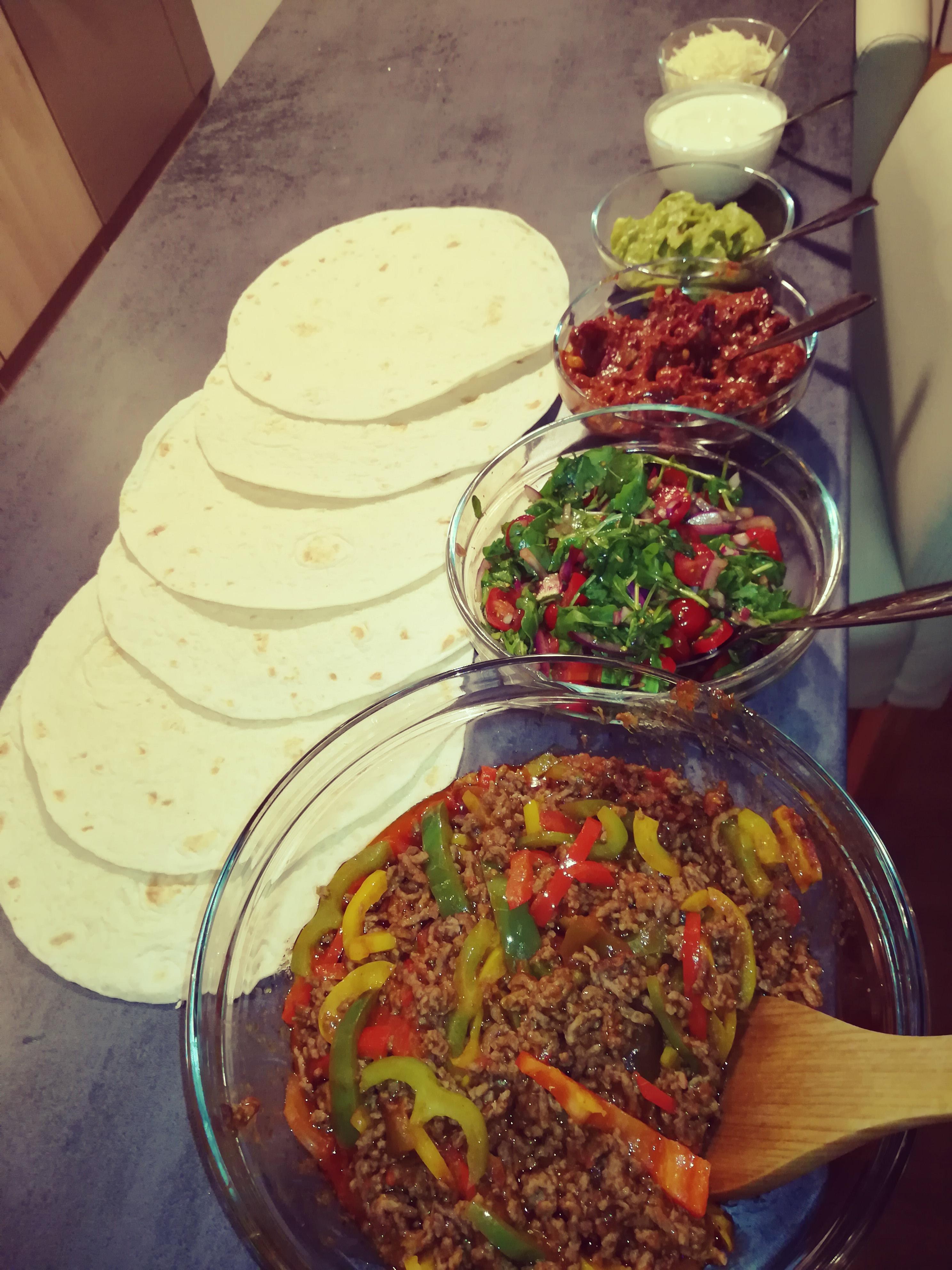 Fajitas party tonight! Here we've got ground beef with salsa and bell