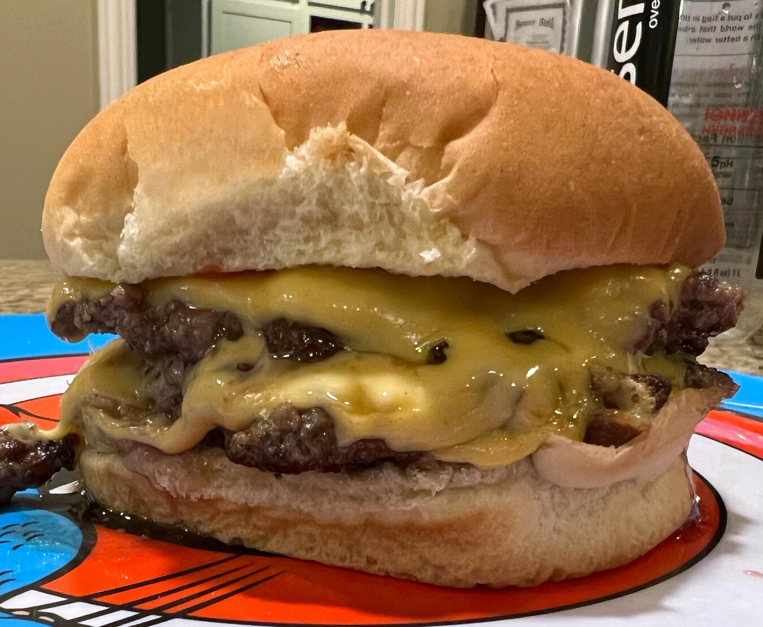 [Homemade] Cast Iron Smash Burger with Cheese r/food