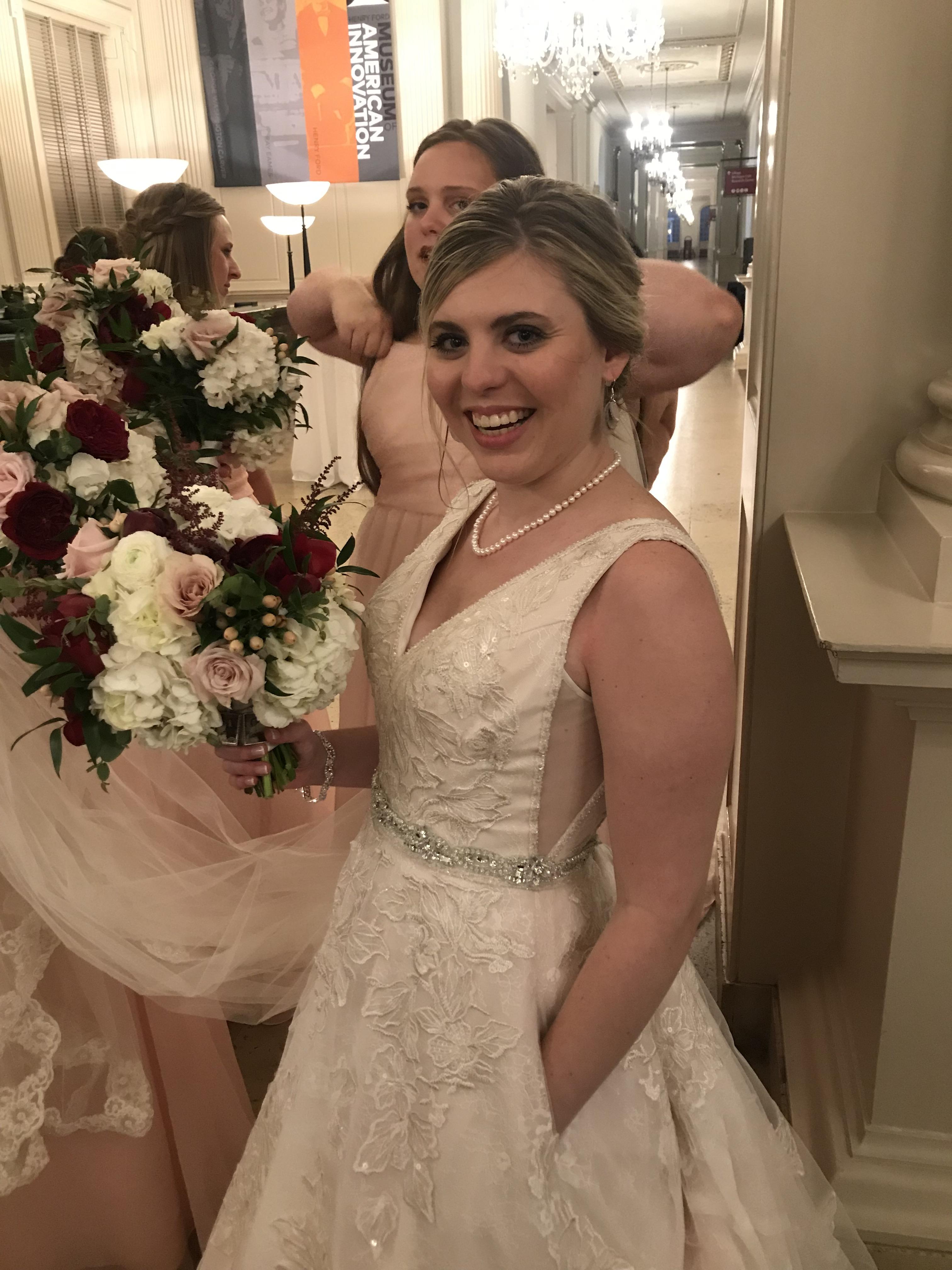 My cousin’s wedding dress from tonight, which has a pocket r/mildlyinteresting