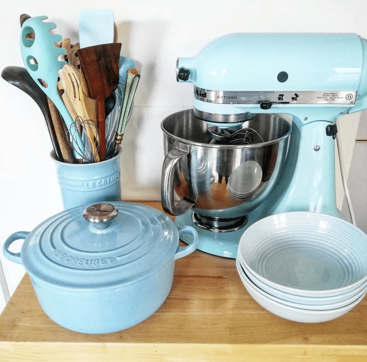 hazymorning here is a photo of Ice blue KitchenAid with Sky blue Le