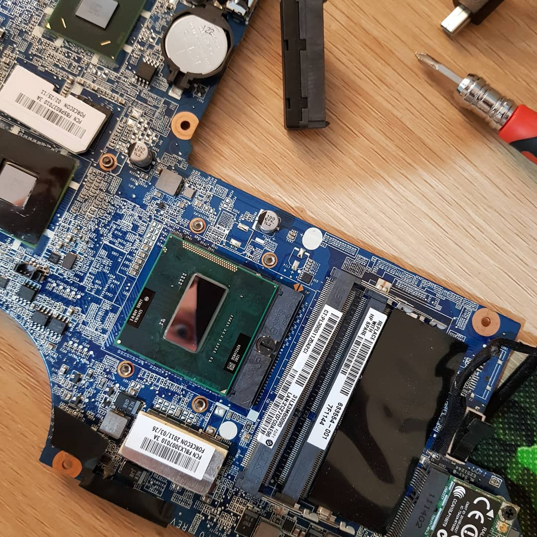 When cleaning old thermal paste, remember to always check if the surface is selfieable before re
