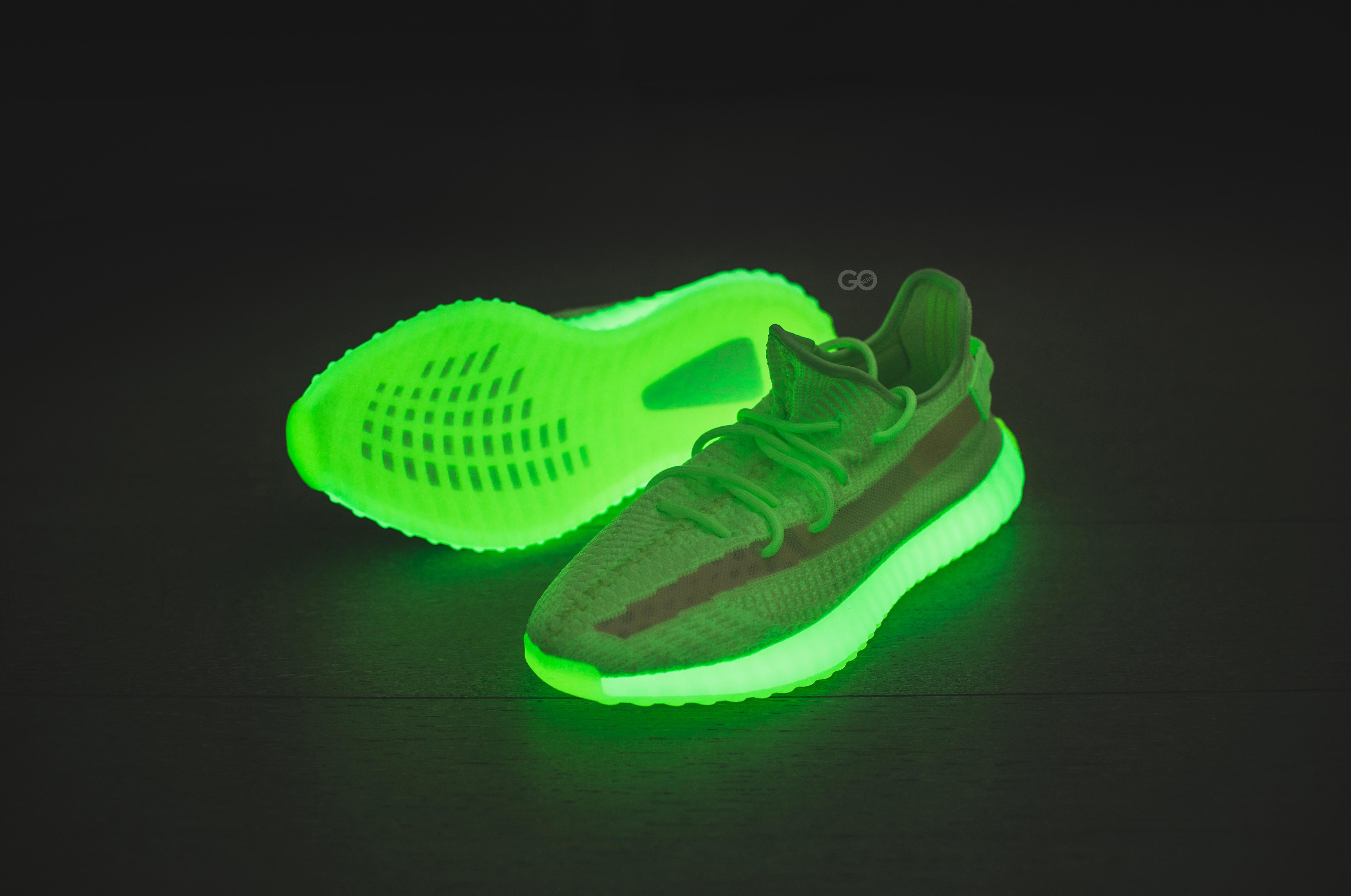 GLOW r/Sneakers