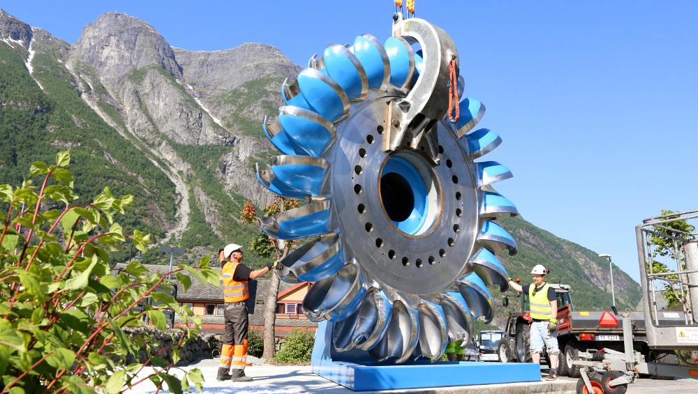 Pelton wheel retiring after 30 000 hours and 9 TWh, now going on public display r/EngineeringPorn