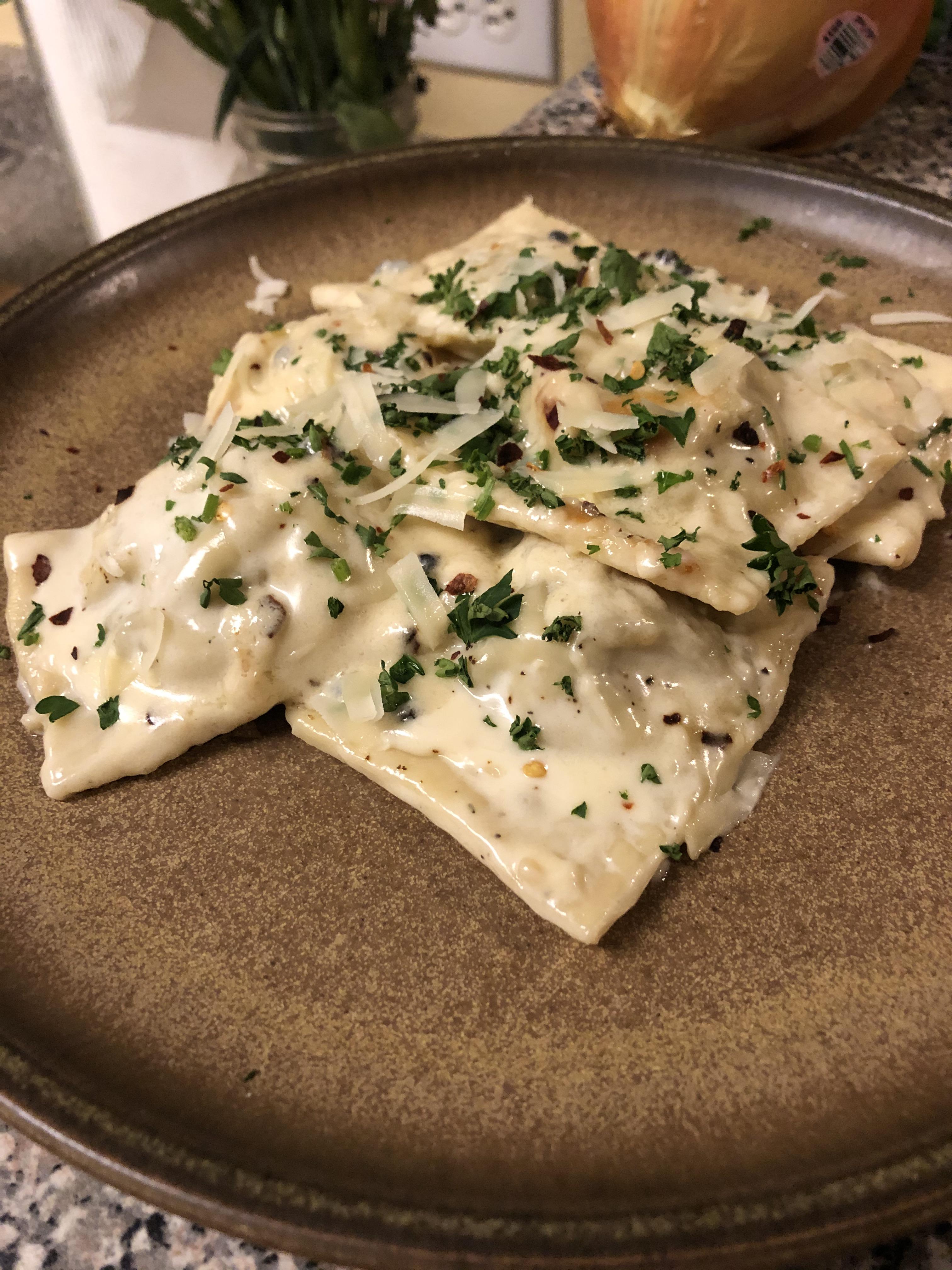 [homemade] Short Rib Ravioli with Peppercorn Cream sauce r/food
