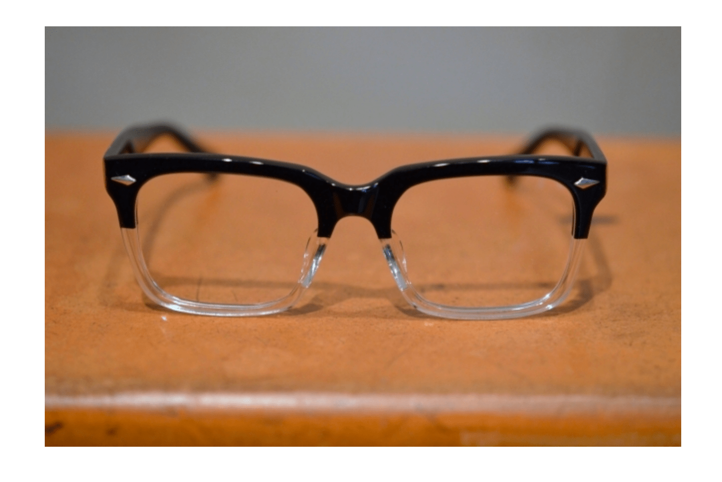 Anyone know where I can get a pair of glasses like these in dubai? Or