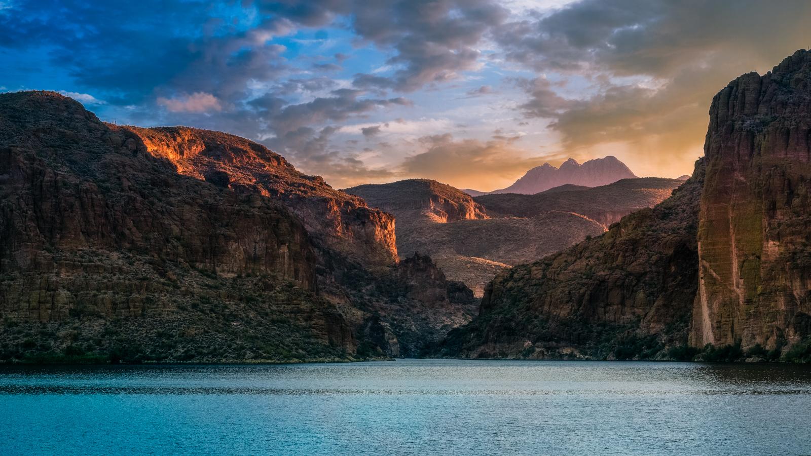Sunrise at Canyon Lake, AZ [1600x900] r/EarthPorn