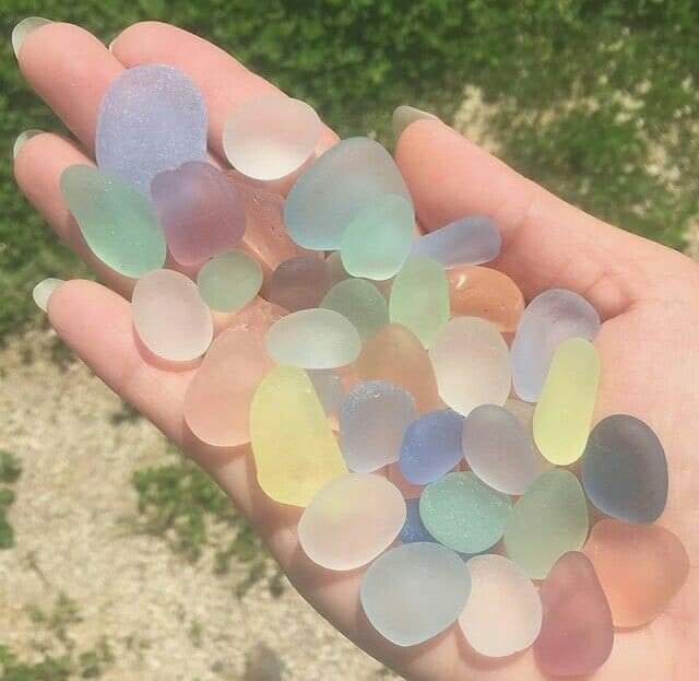 Does anyone knows how to create this shader? I want to recreate this