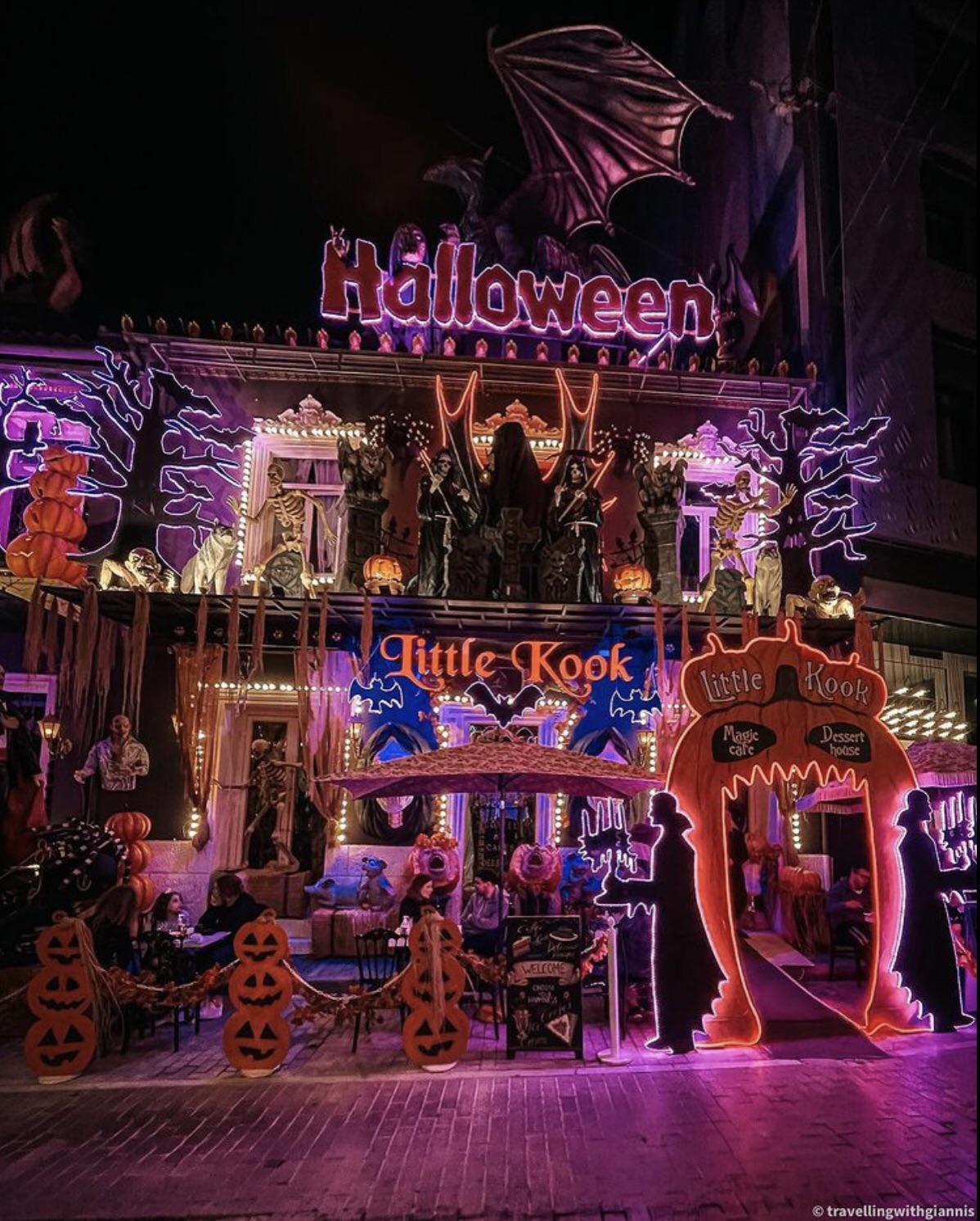 Halloween decorations in Athens, Greece r/halloween