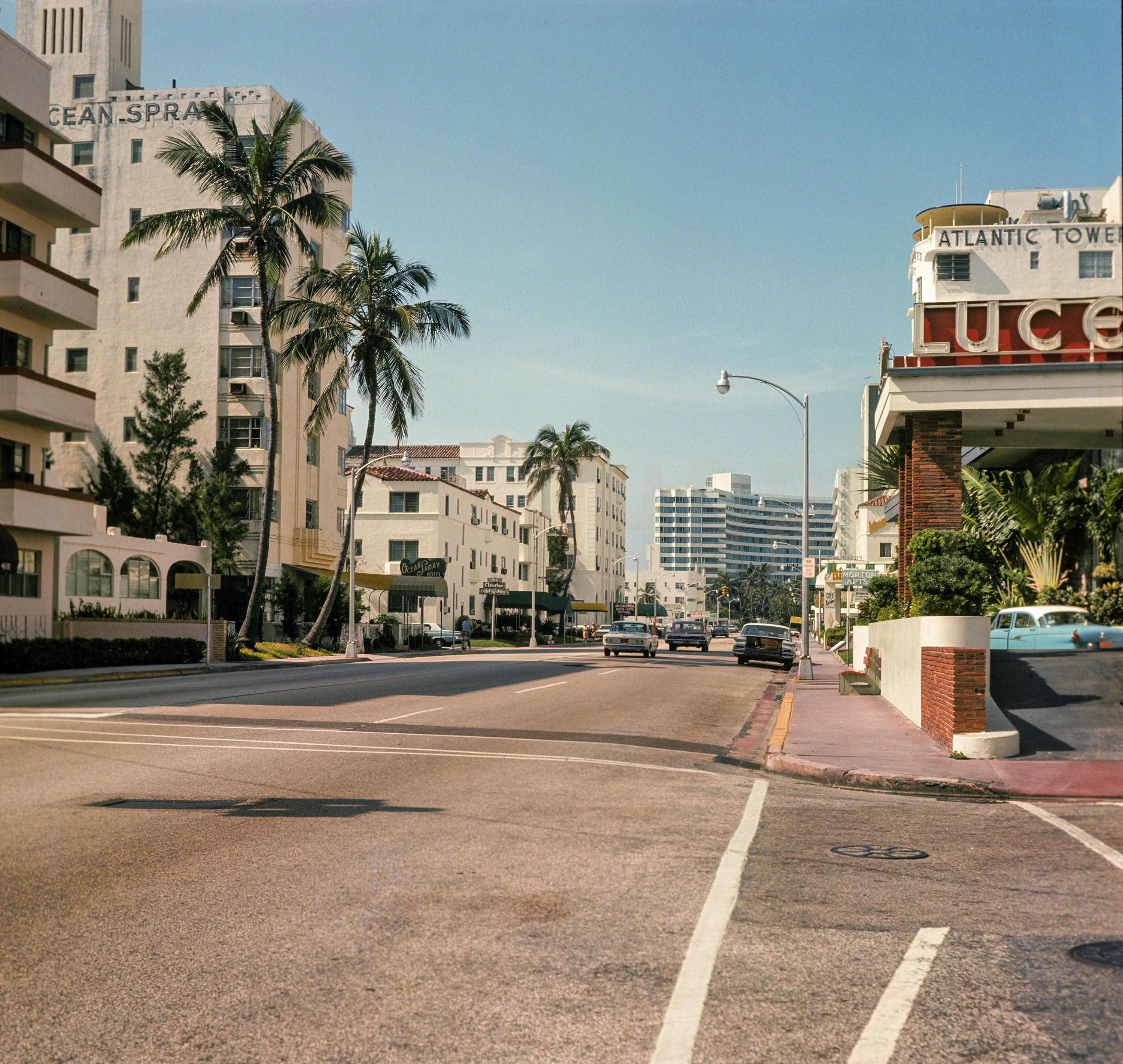 Collins Avenue, Miami Beach 1964 r/TheWayWeWere