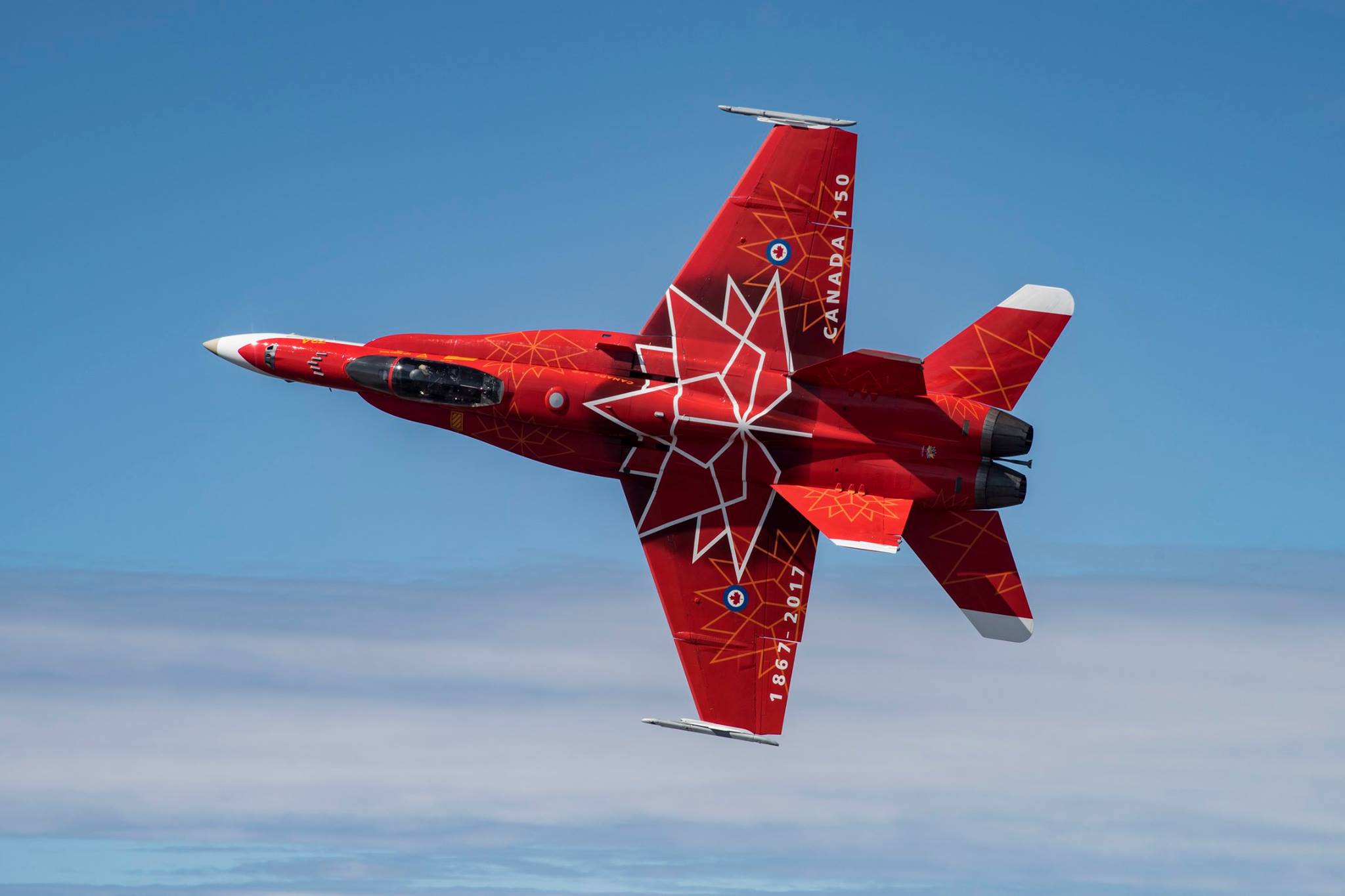 Stunning new canadian demo CF18 colors for 2017 airshow season (Photo