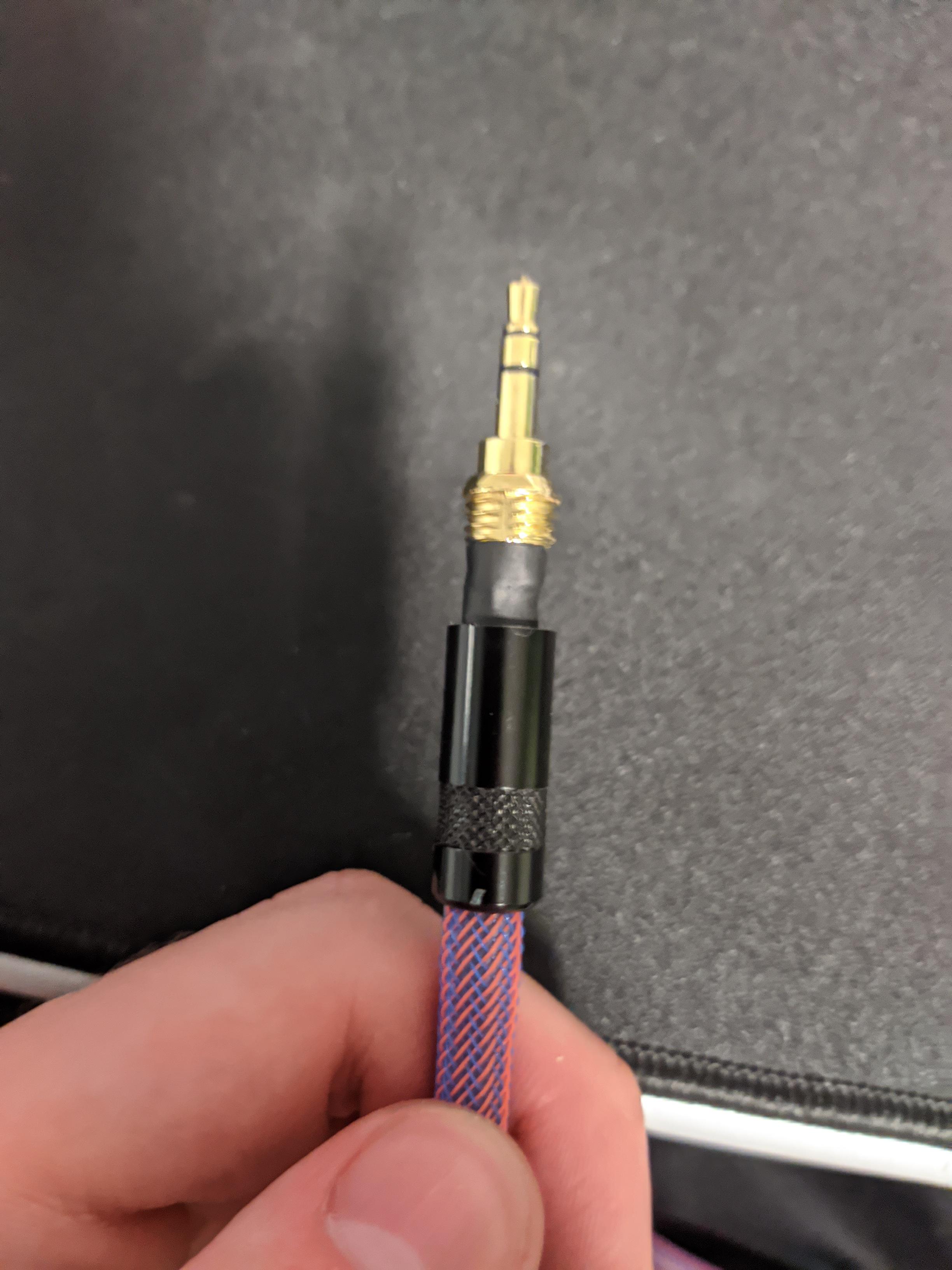 Outer sheath stuck. I think the heat shrink + cable is too thick and