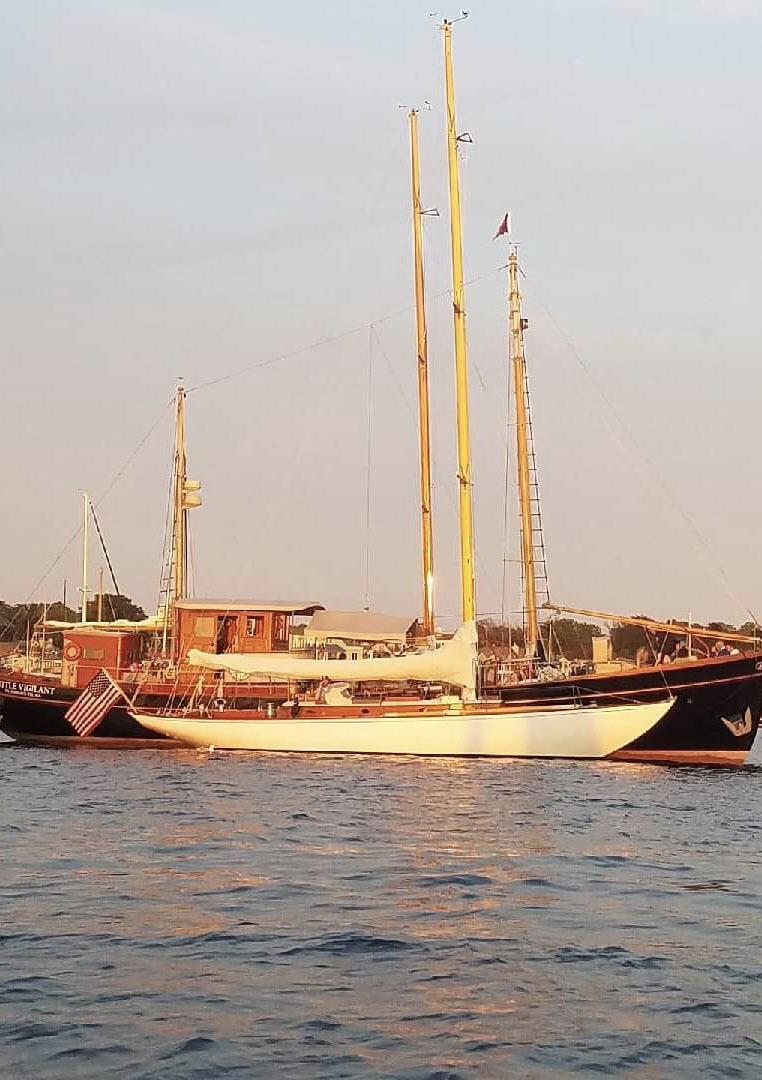 Now this is what the America's cup boat should look like. ) Ny 32 Siren in Newport racing the