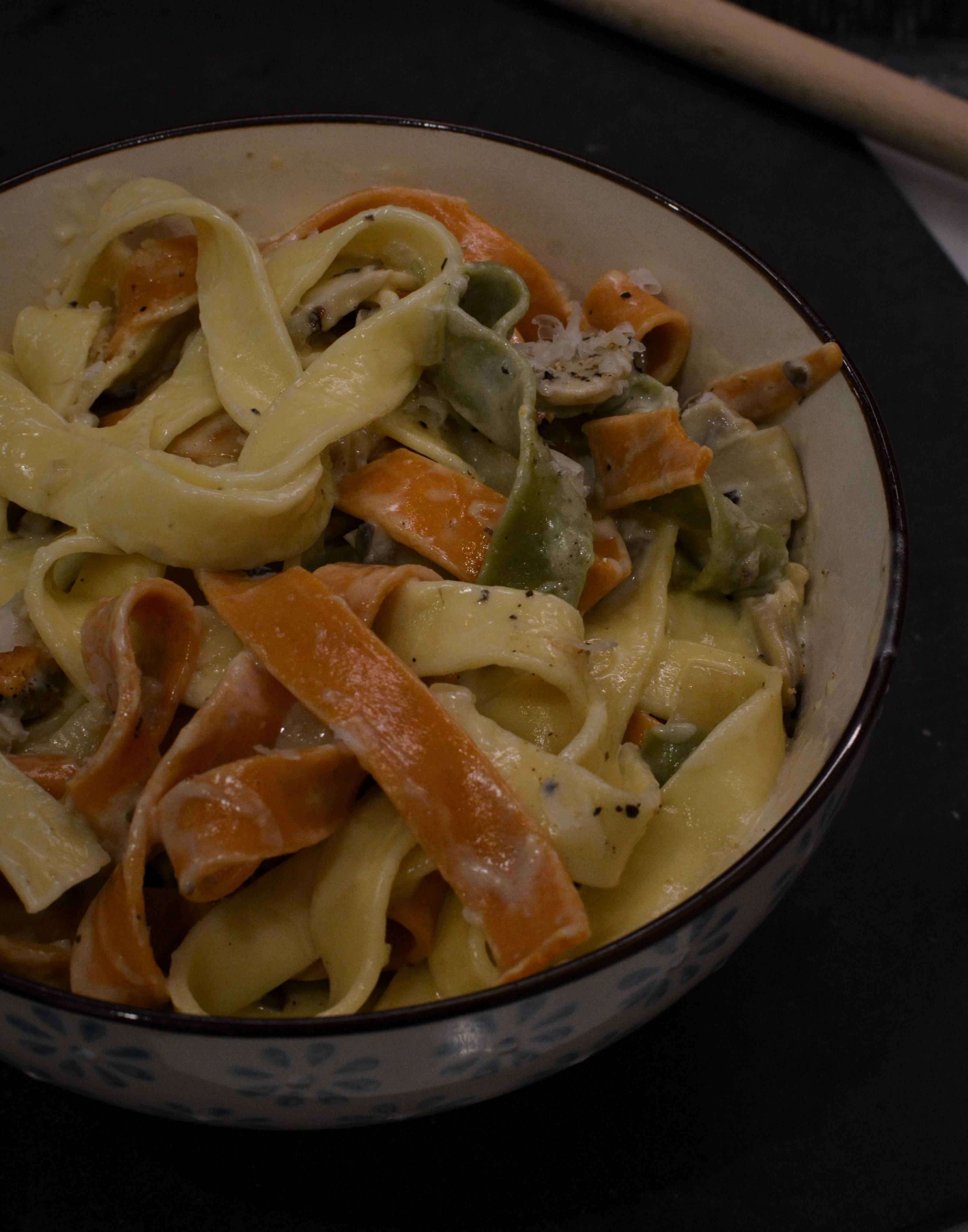 Creamy truffle Fettuccine with champignons r/recipes