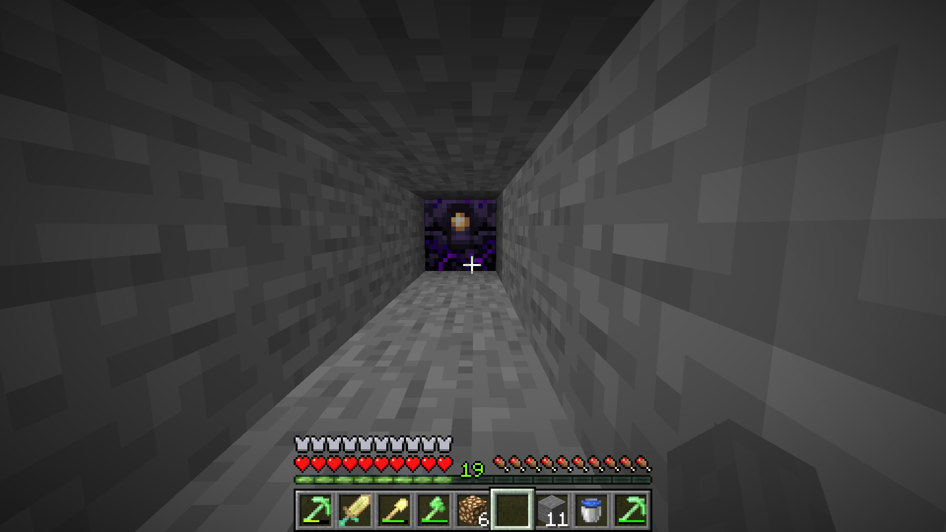 ur minin netherite with tnt and beds, i mine diamonds with respawn