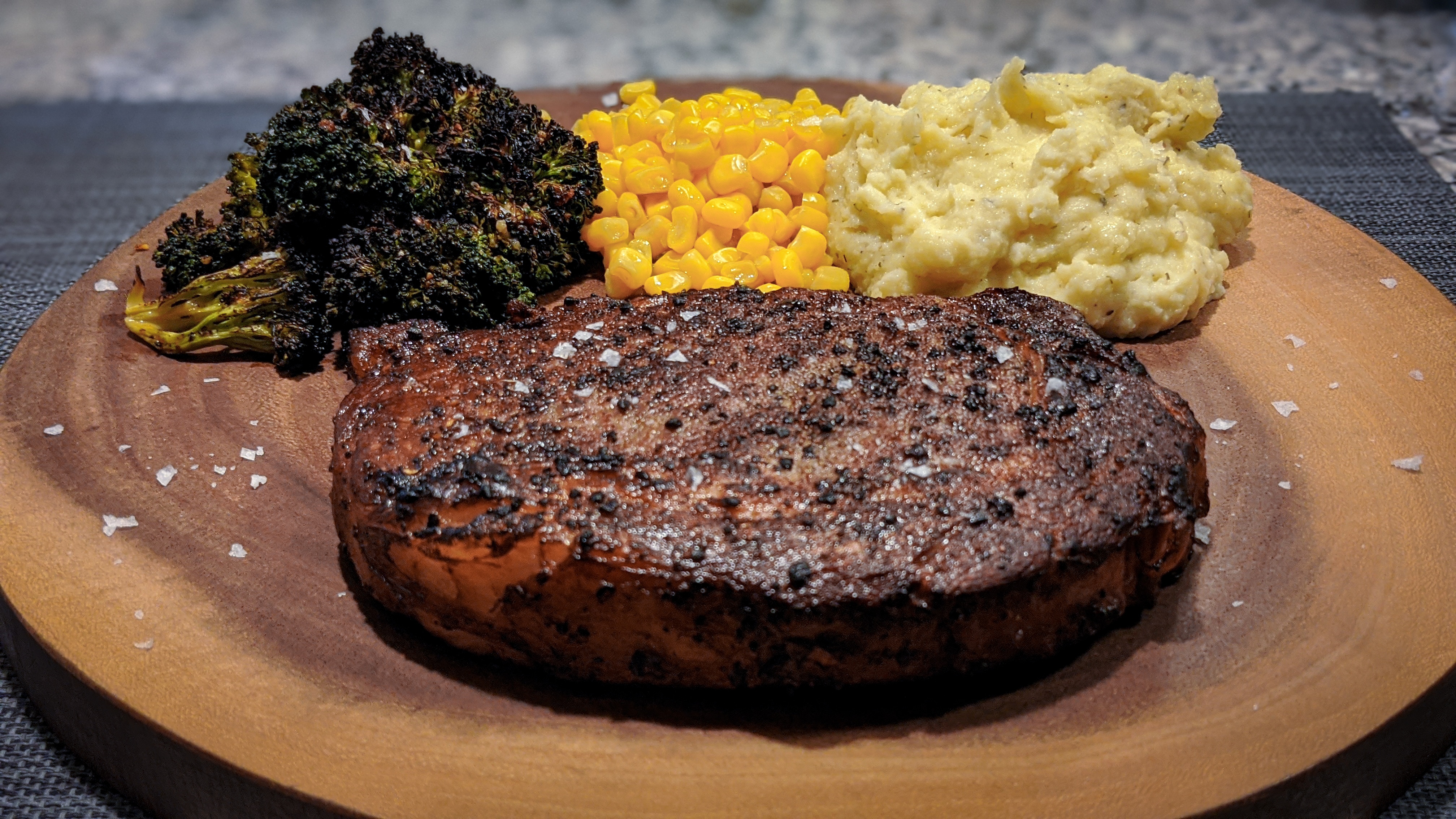 [Homemade] Sous vide ribeye steak with roasted lemon pepper broccoli
