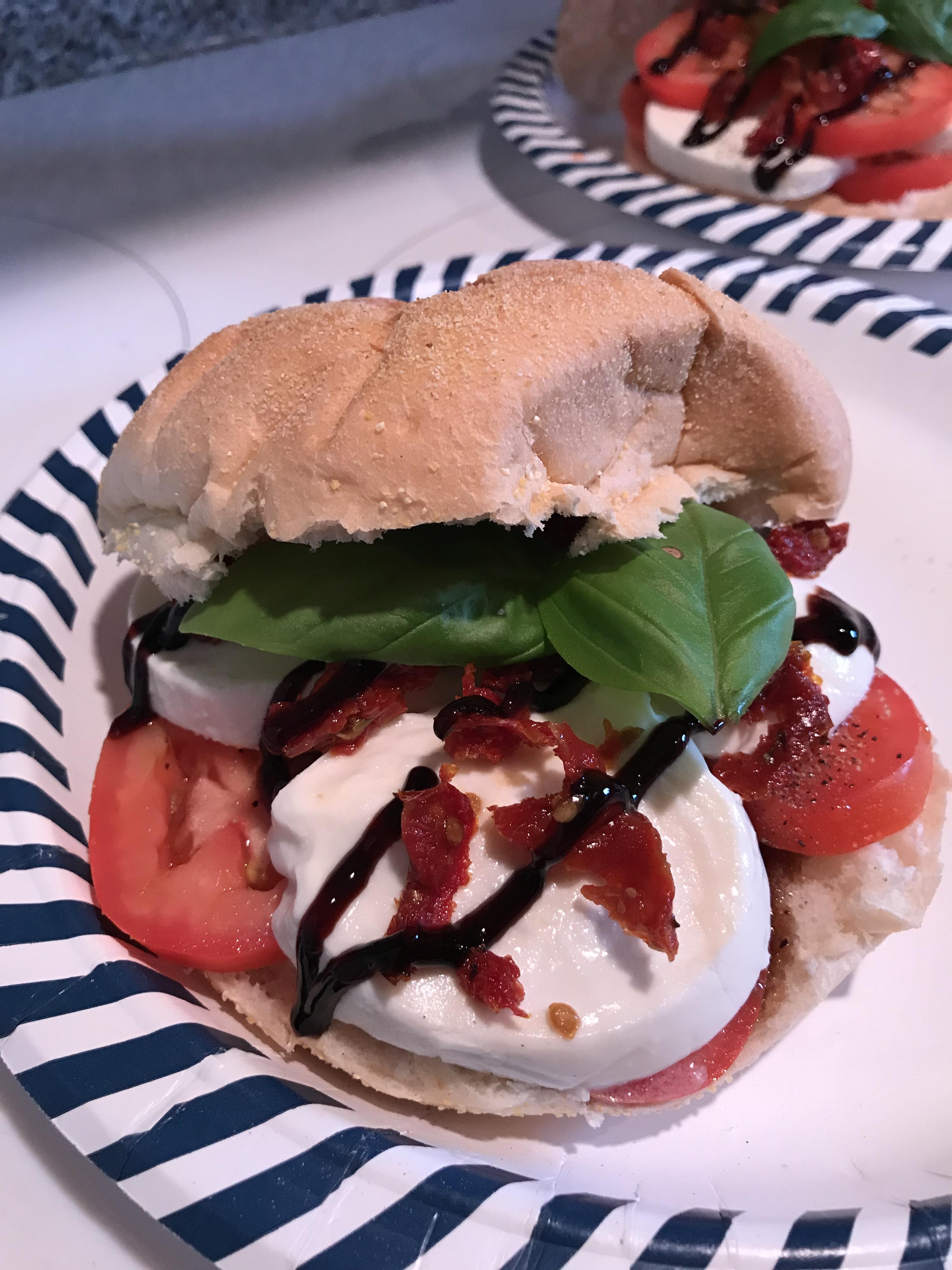 Simple Caprese sandwich with sundried tomatoes r/vegetarian