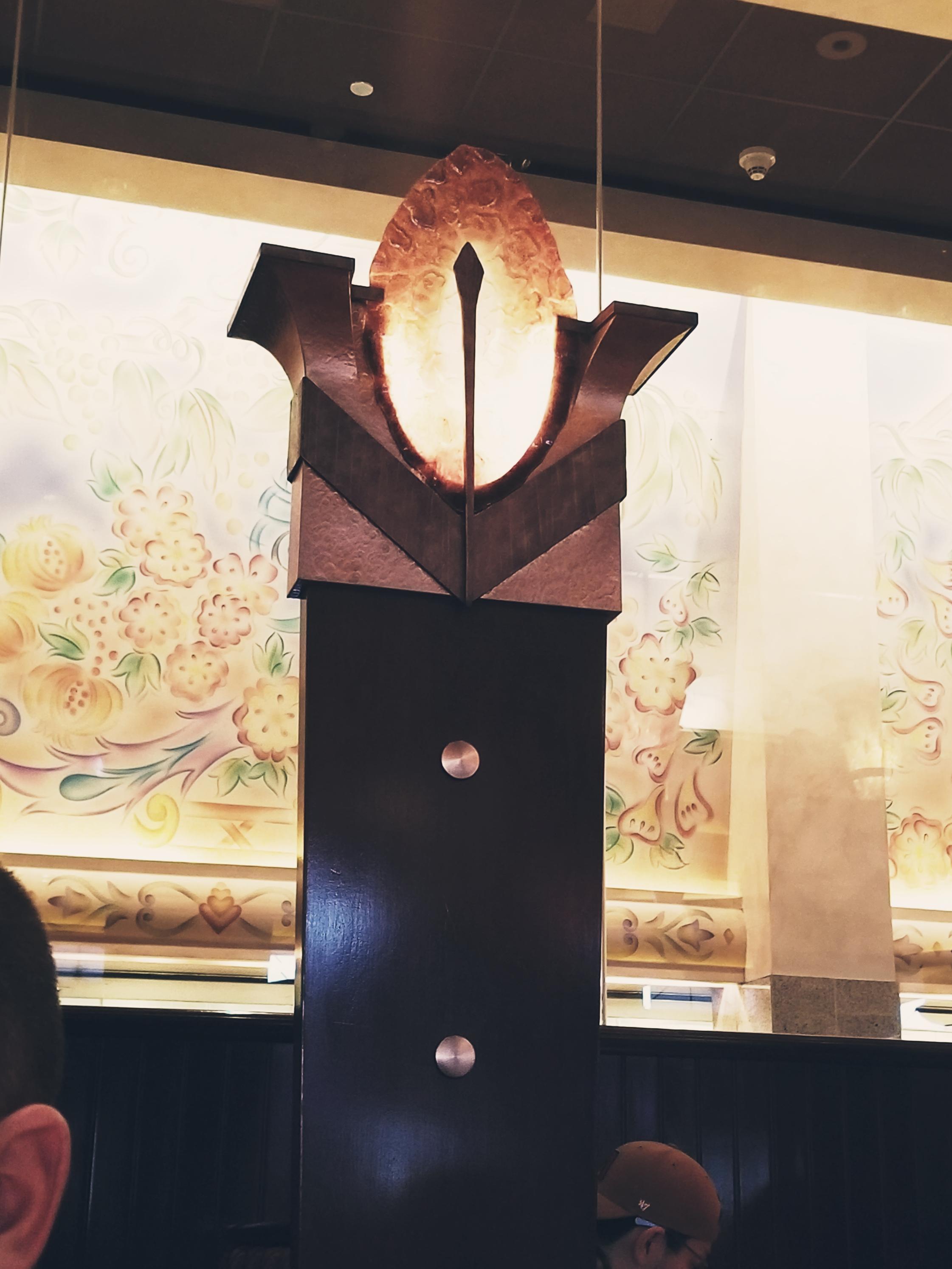 This Cheesecake Factory decor looks like the eye of Sauron. r