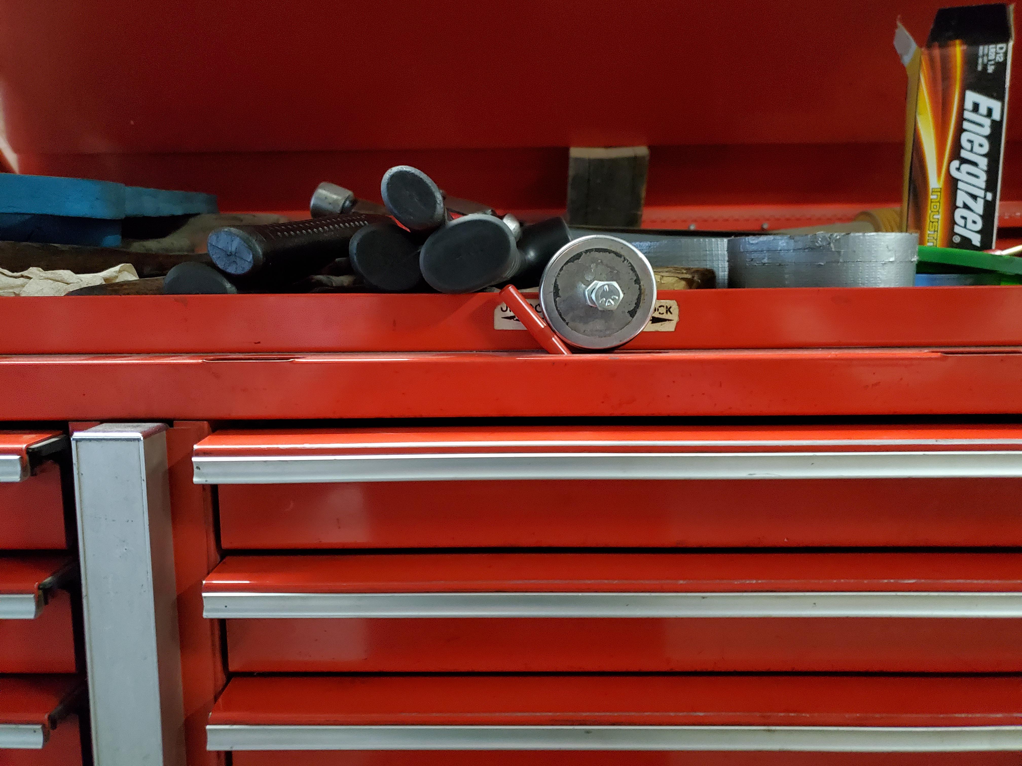 Snap On KRL1201. Drawer lock trips if you close any of