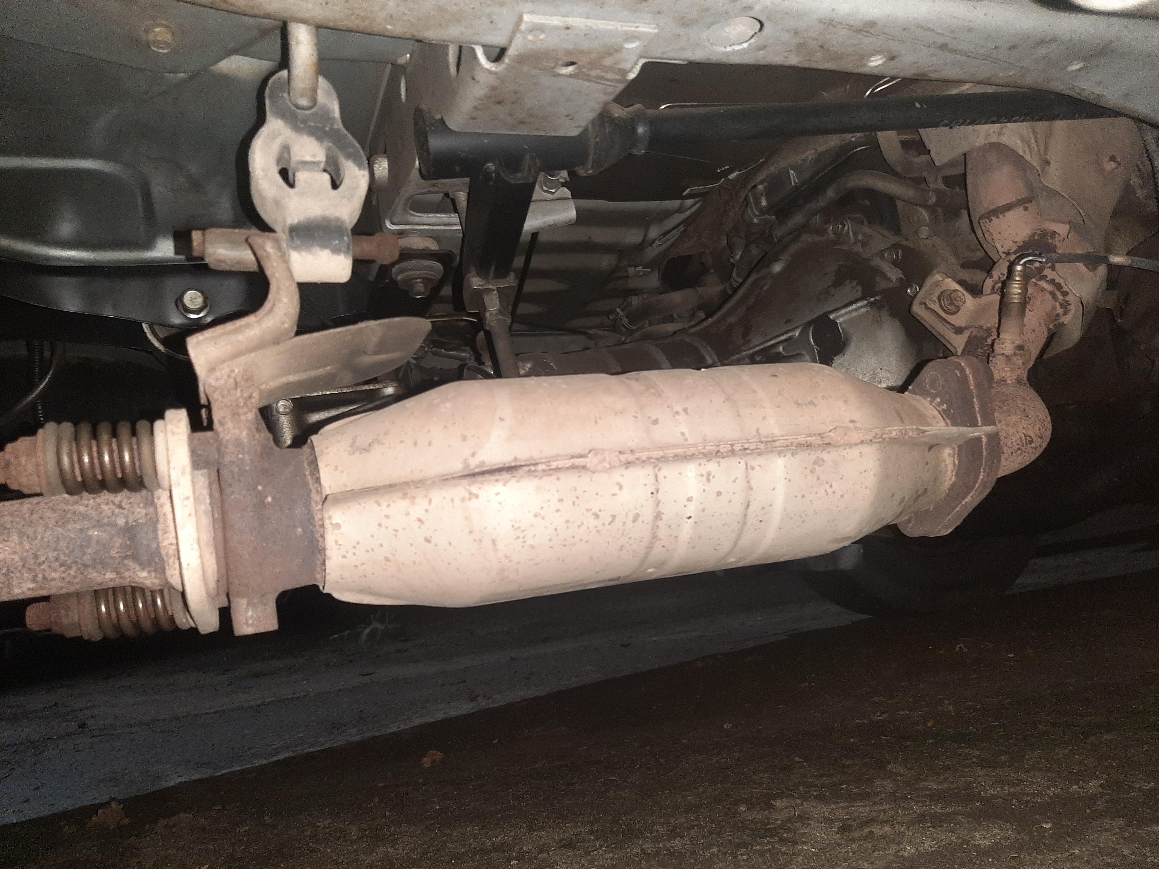 Smoking catalytic converter? r/MechanicAdvice