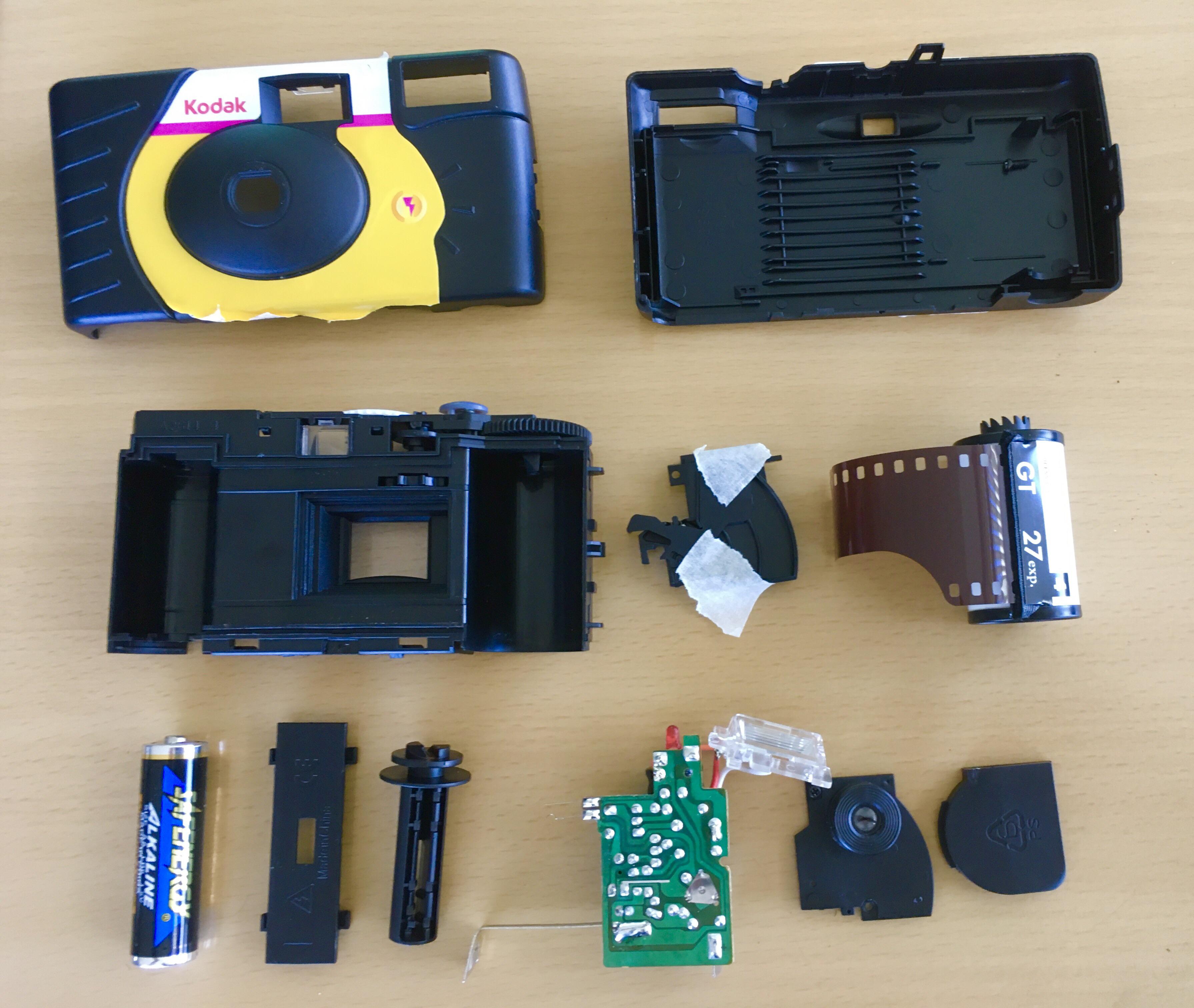 Here’s what the inside of a disposable camera looks like r/pics