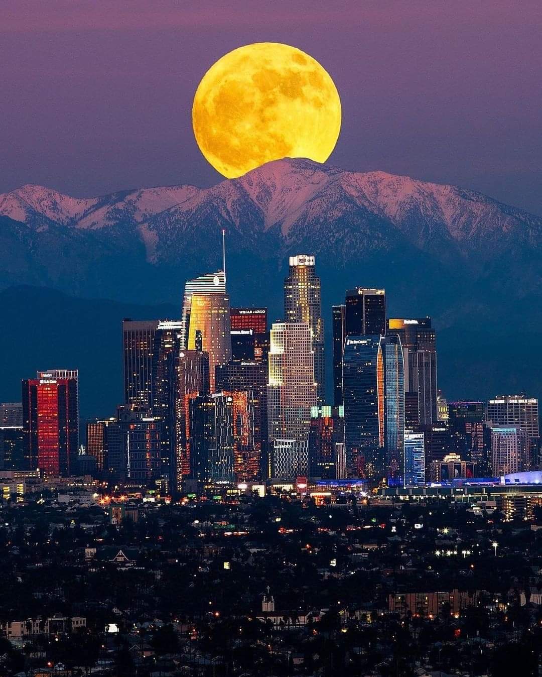 Full moon rising over Los Angeles r/pics