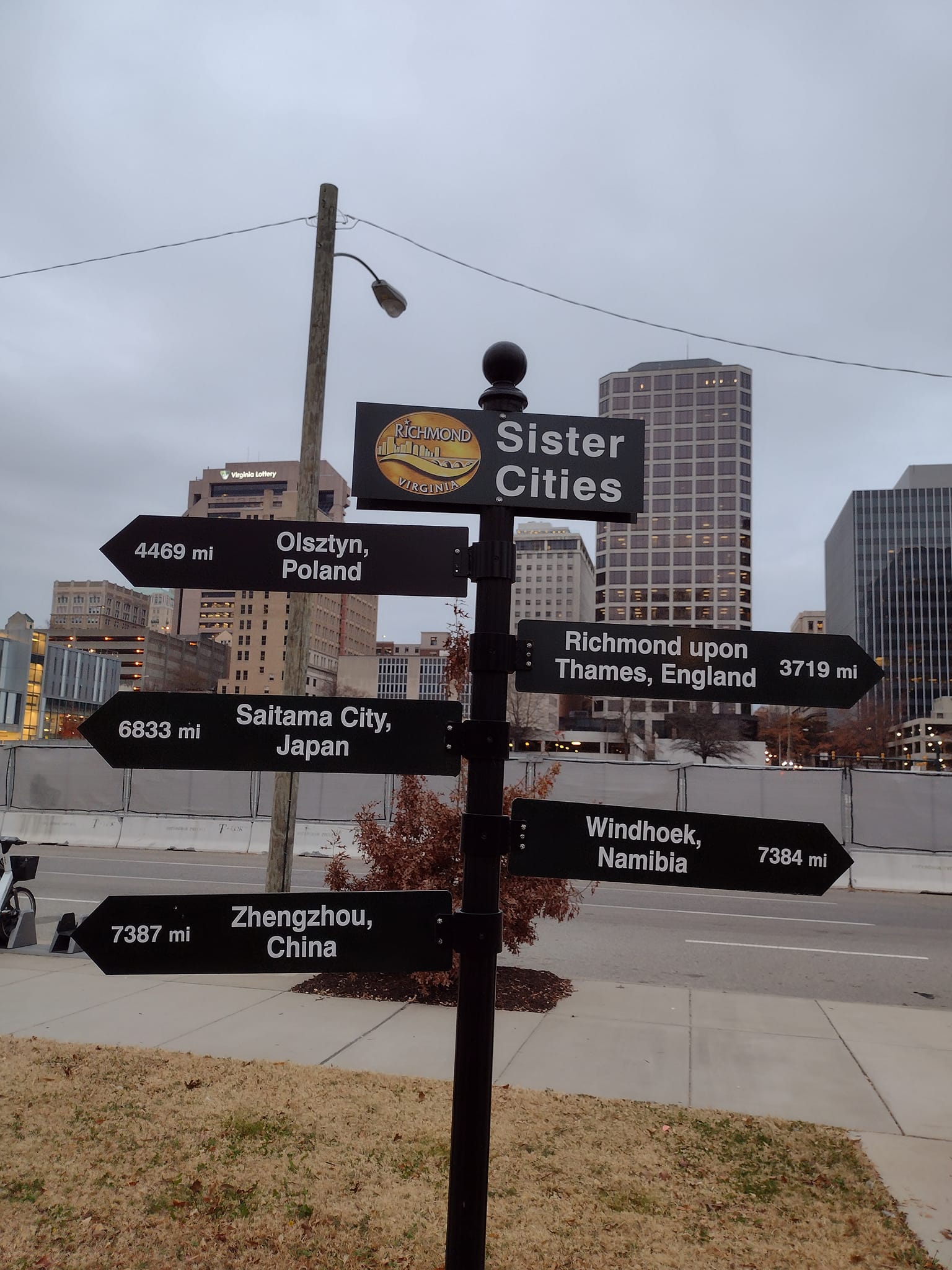 Signpost marking the sister cities of Richmond, VA mash