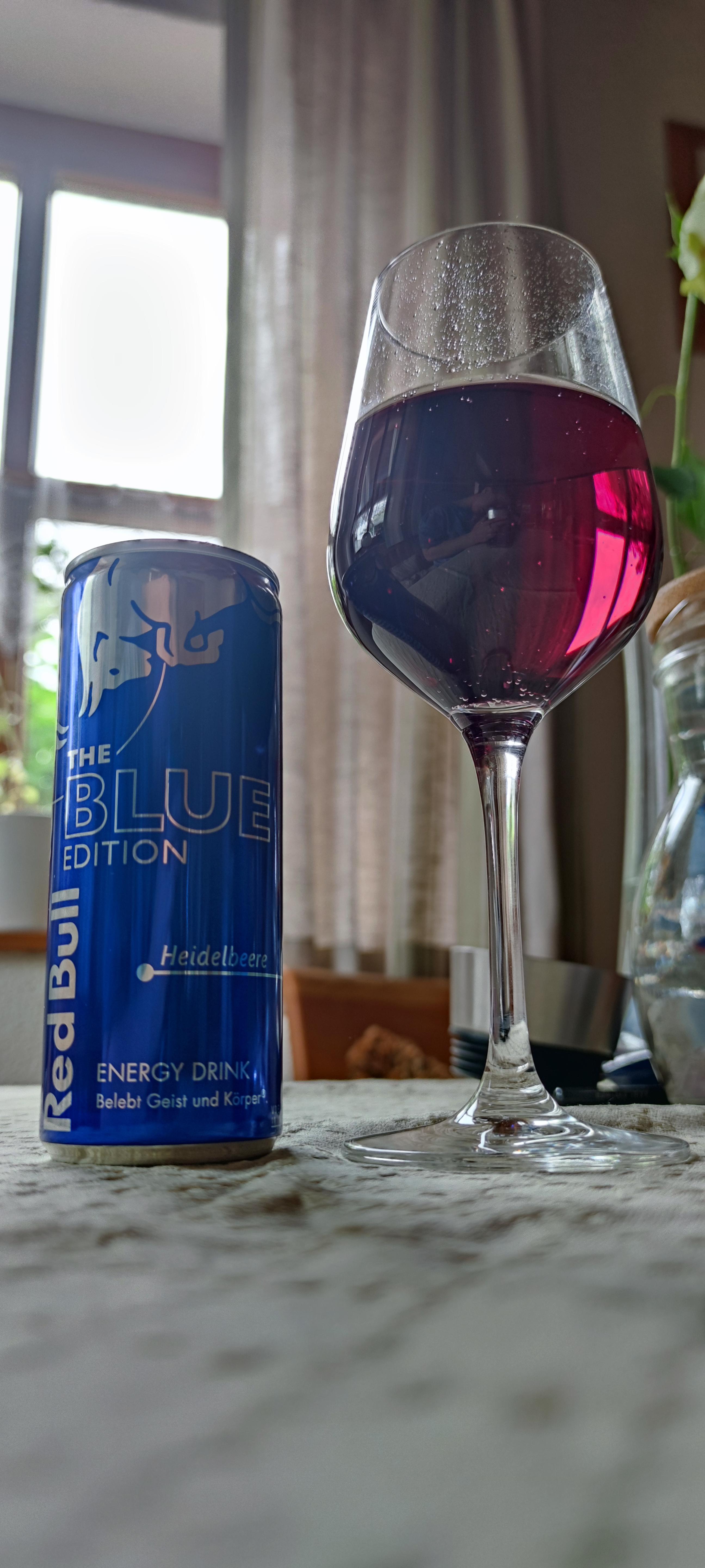 Red bull blueberry / Taste 9/10 / very pretty color + good blueberry