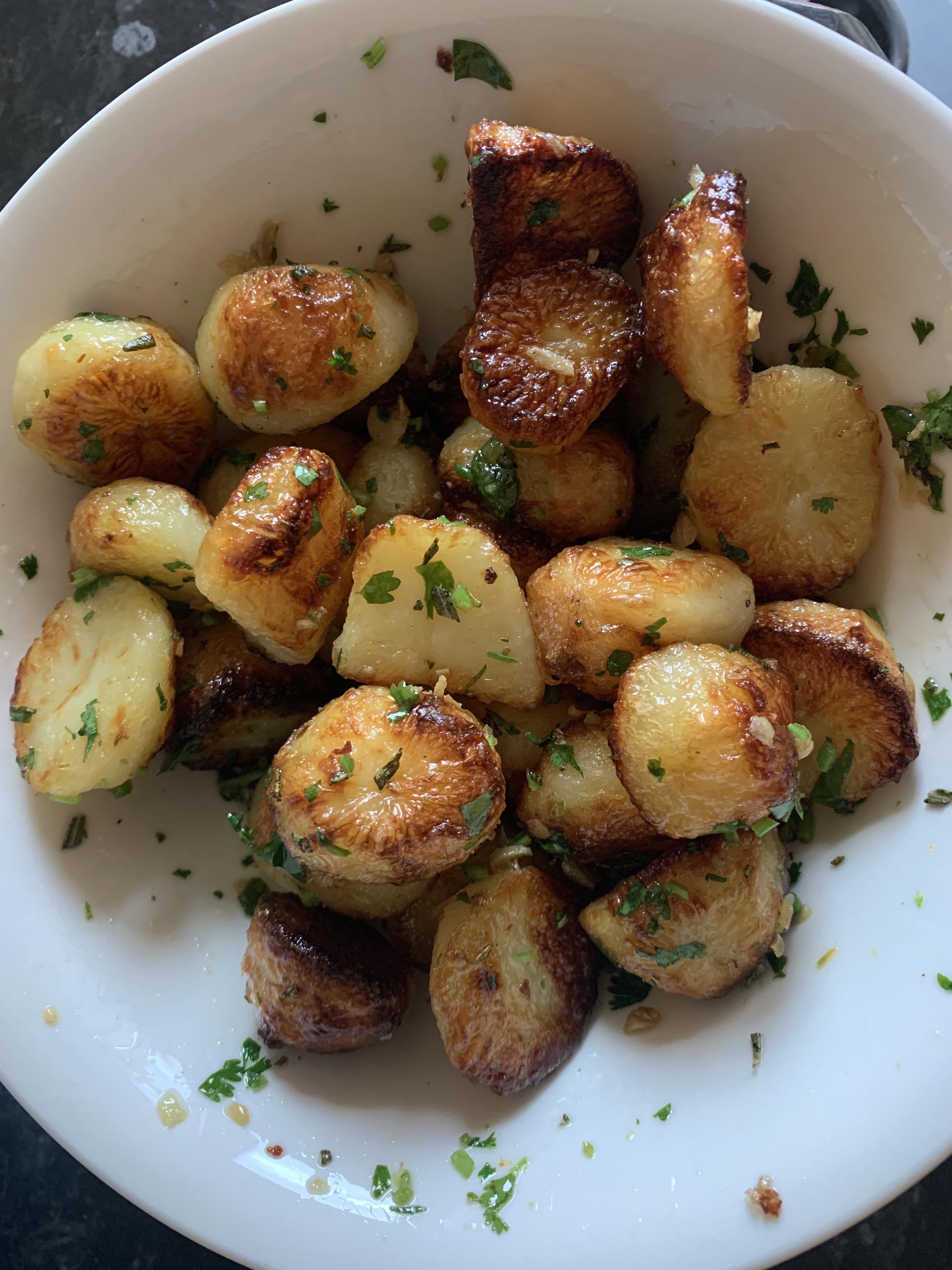 I made Kenji’s crispy roast potatoes! r/seriouseats