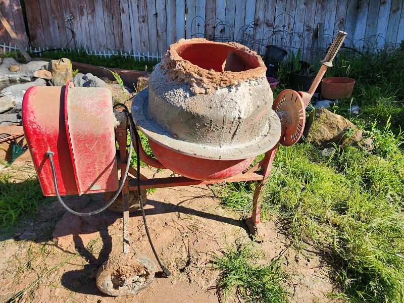 This is my Harbor Freight concrete mixer. There are many like it, but this one is mine. 7 years