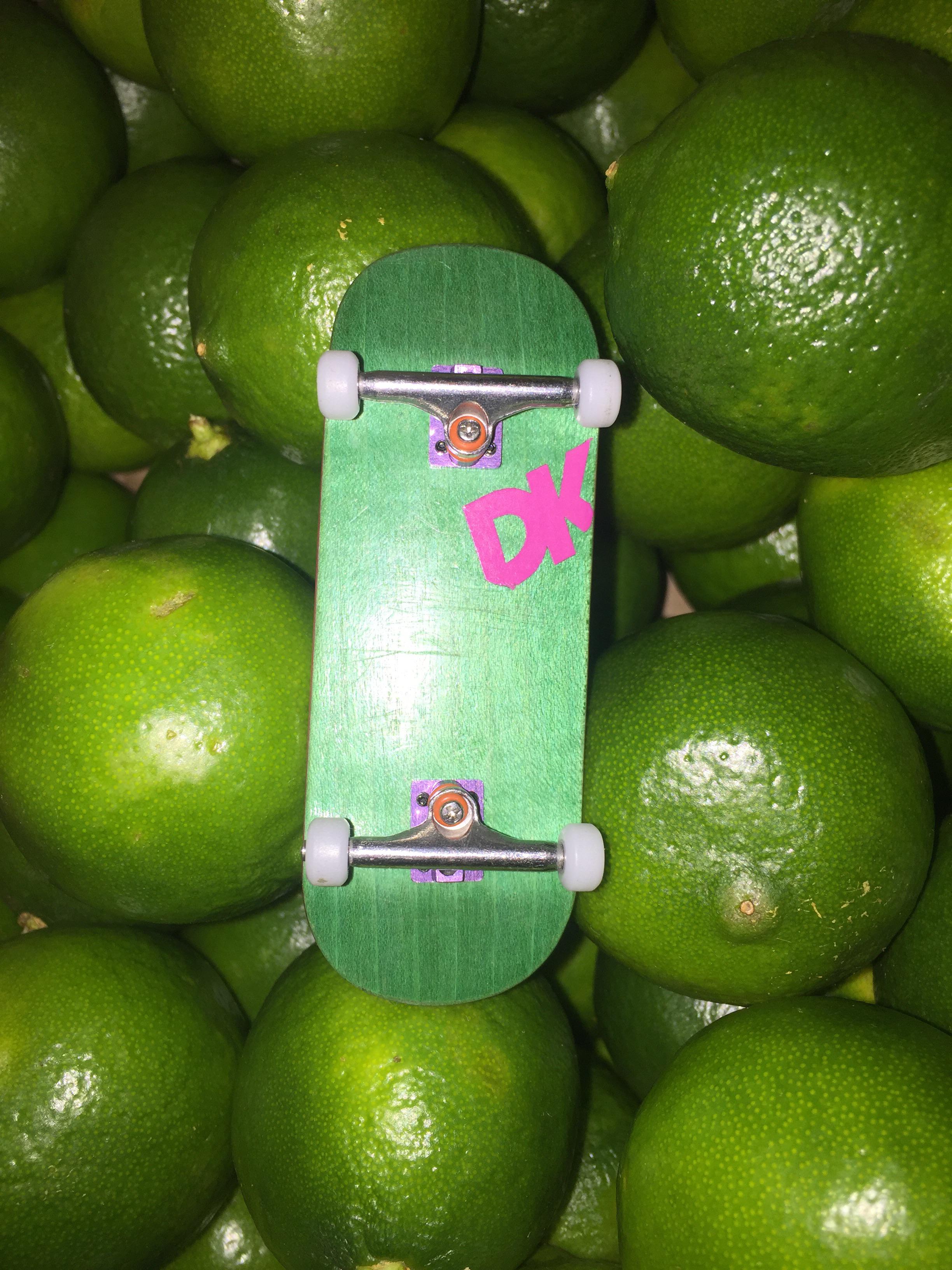 Upgraded my dk complete with some Dynamic trucks today r/Fingerboards