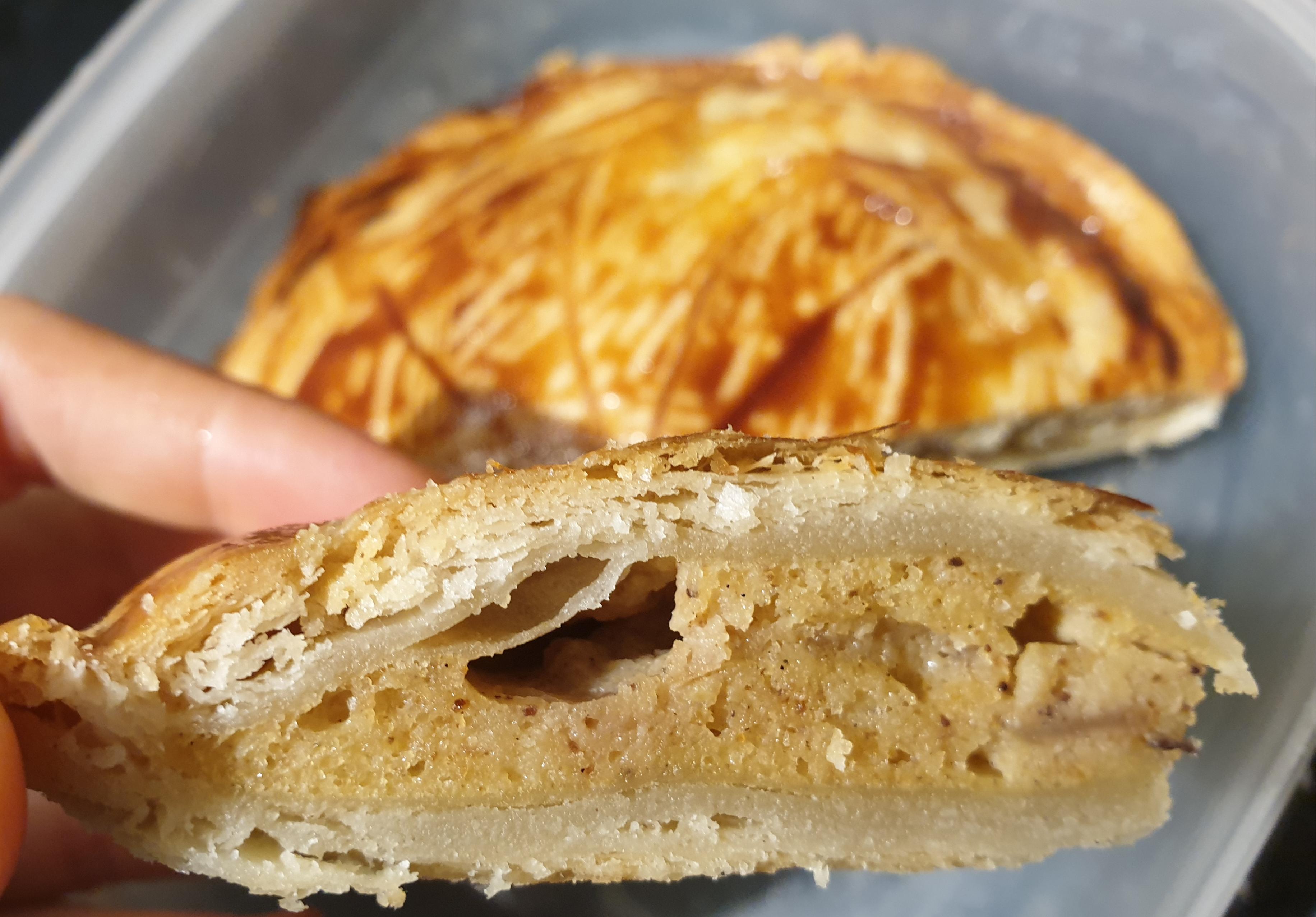 [homemade] French almond filled Epiphany pastry r/food