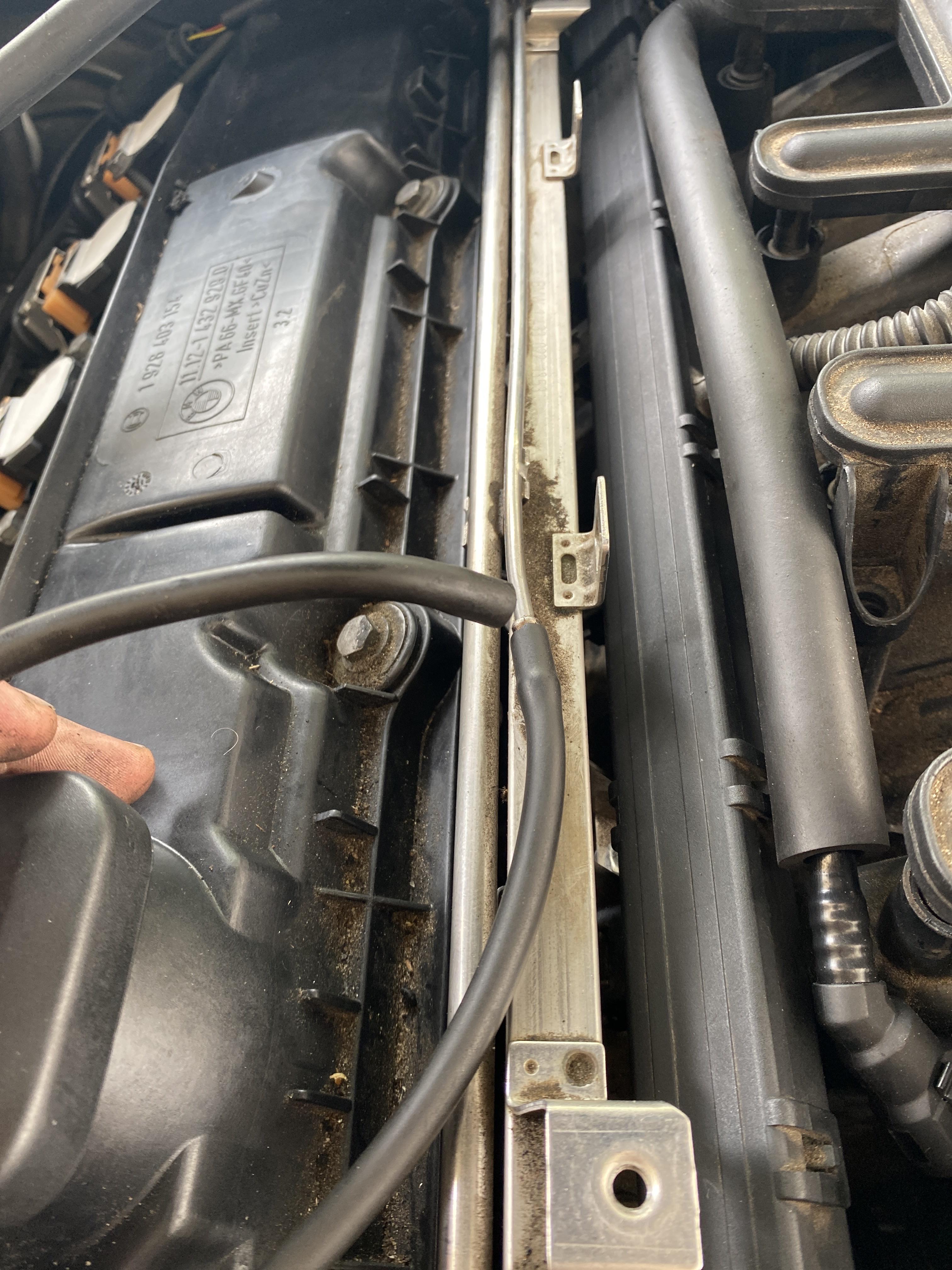 2000 bmw 323i e46, does anyone know where this vacuum line go? it’s