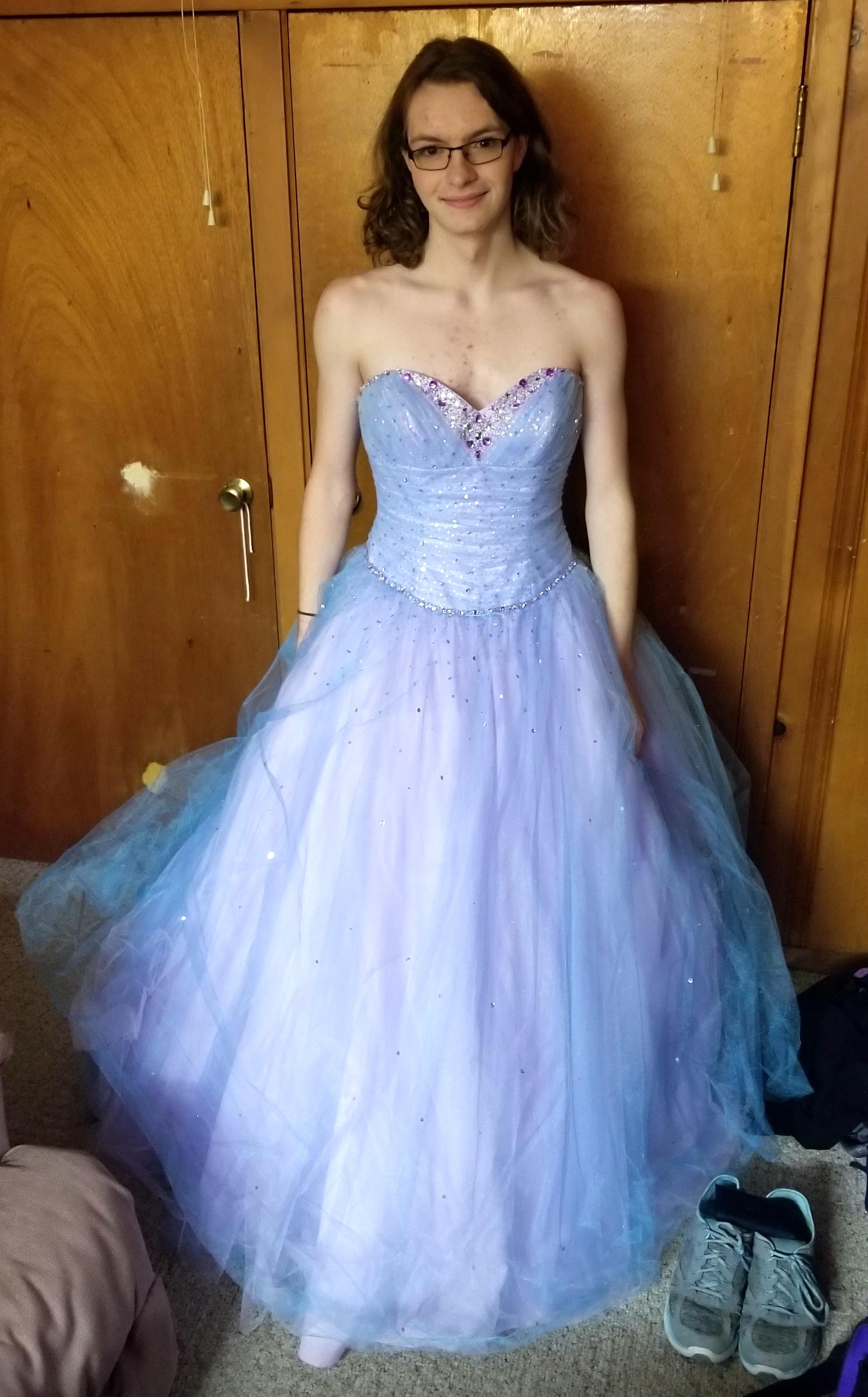 Jr prom dress. Light makeup, pre hrt. How well do I pass/tips on making
