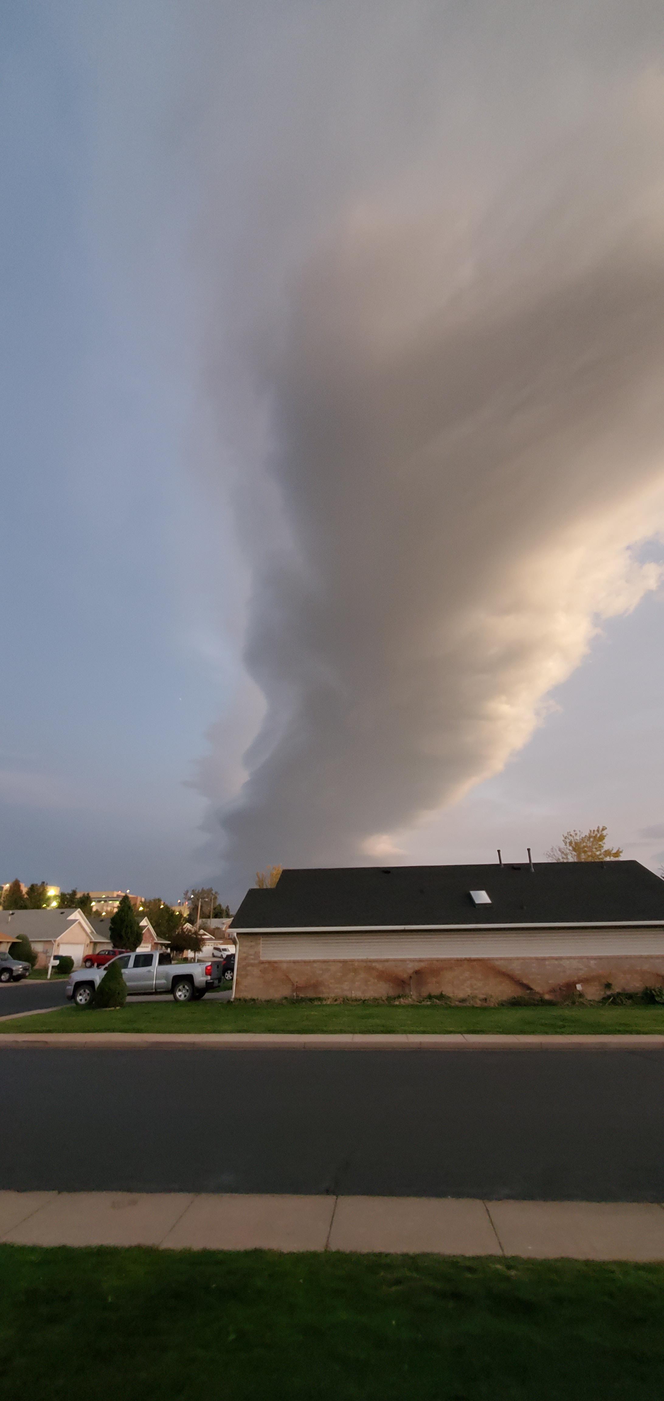 Strange cloud in ogden, utah r/SaltLakeCity