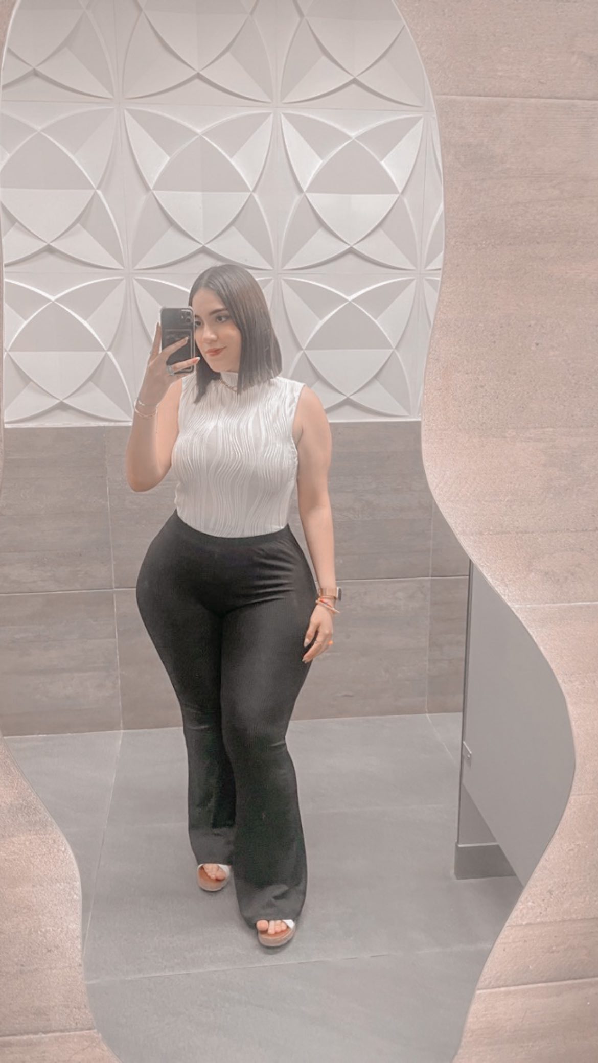 pretty thick babe : valerialcala