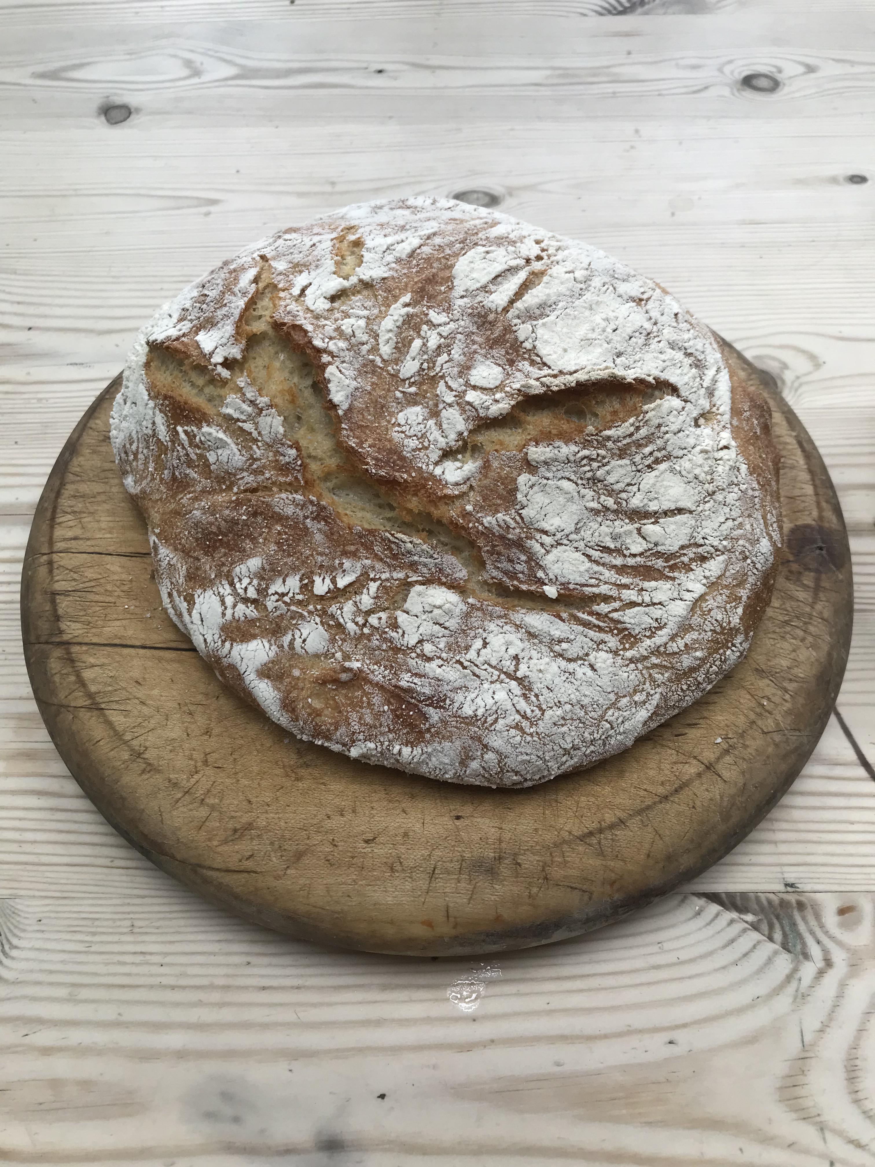 Crusty white loaf baked in a le creuset pan r/Baking
