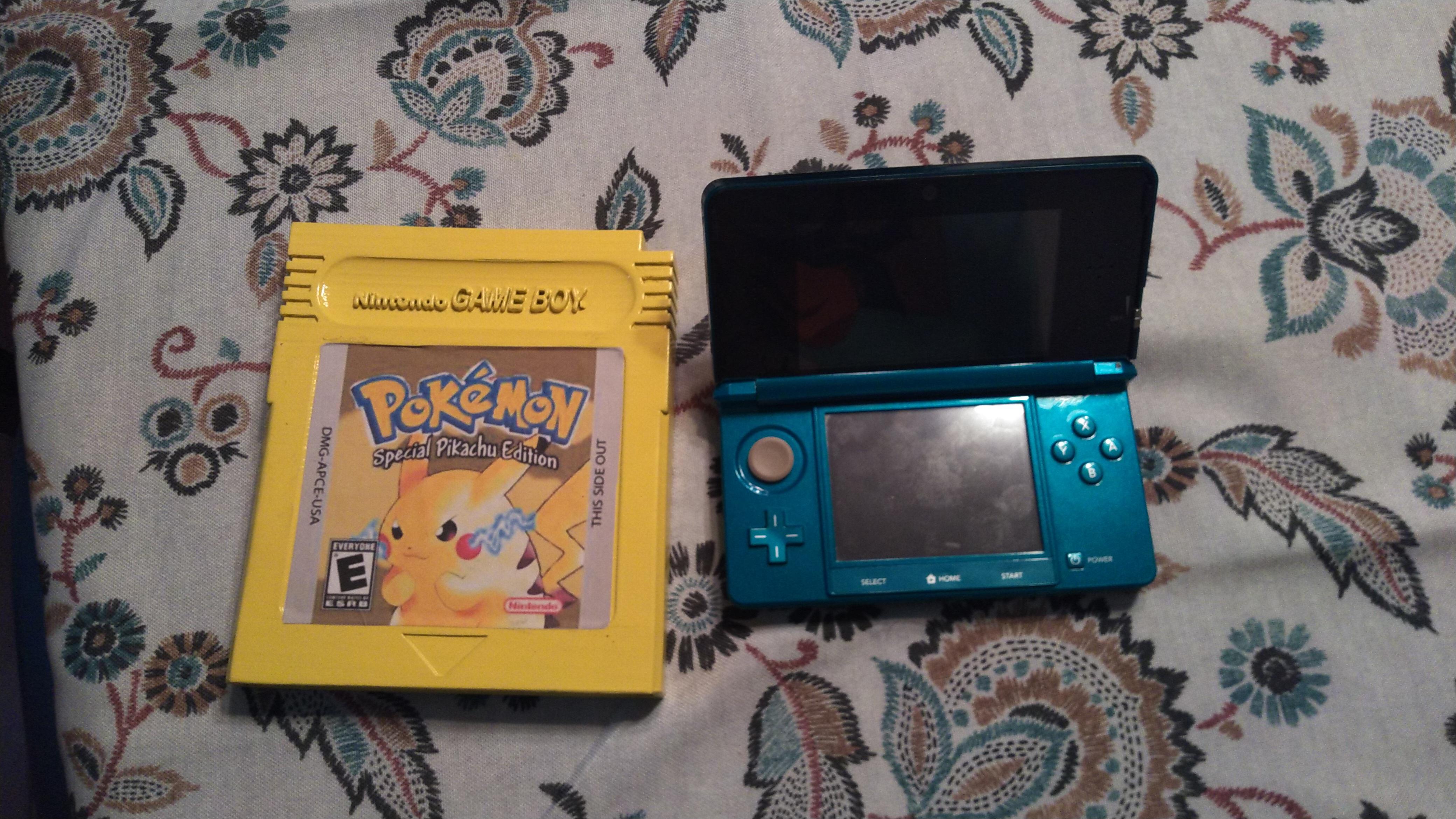 Finally finished my giant Pokémon Yellow cartridge! 3DS for scale r/3Dprinting