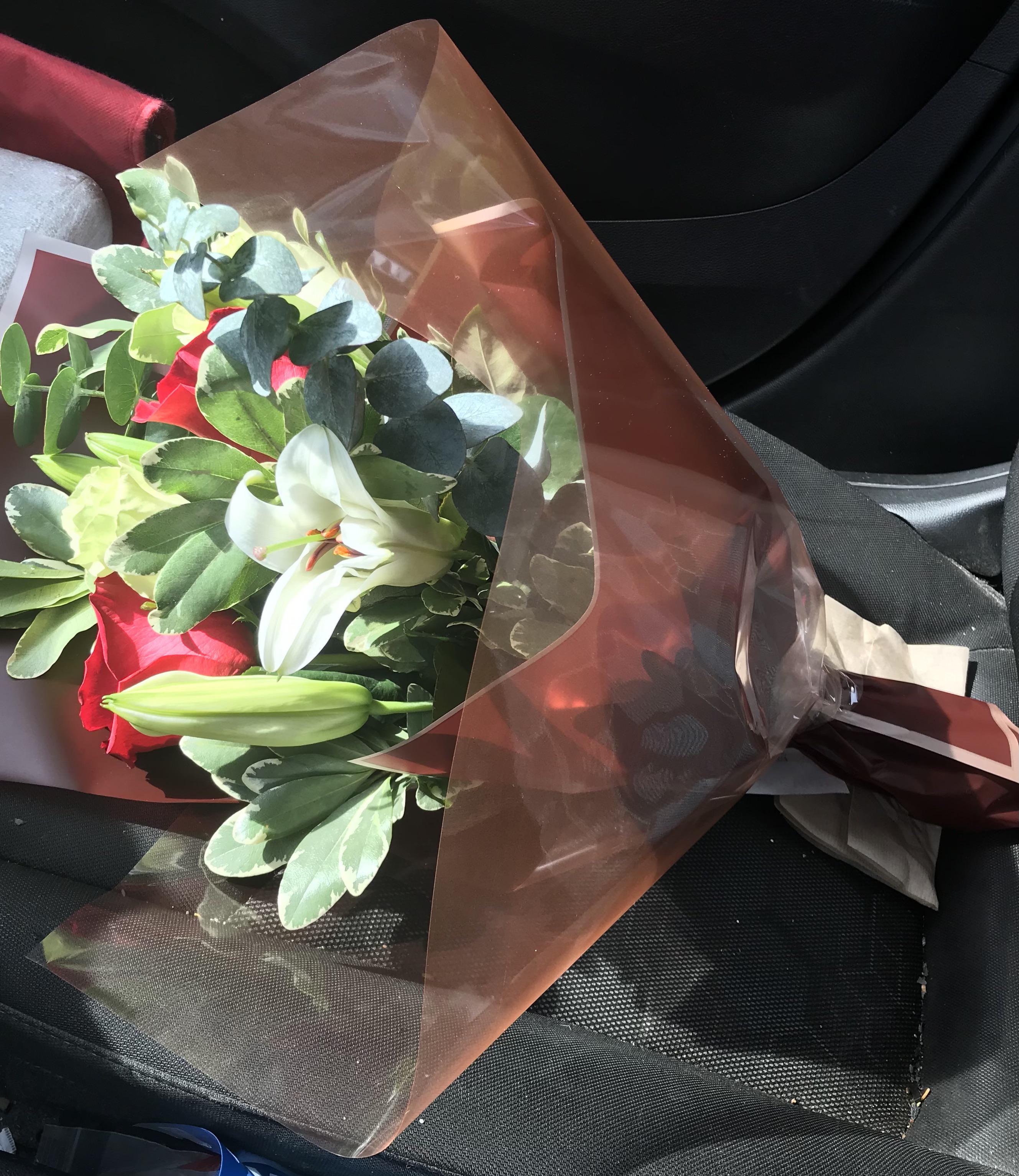 So apparently we deliver flowers now? r/UberEATS