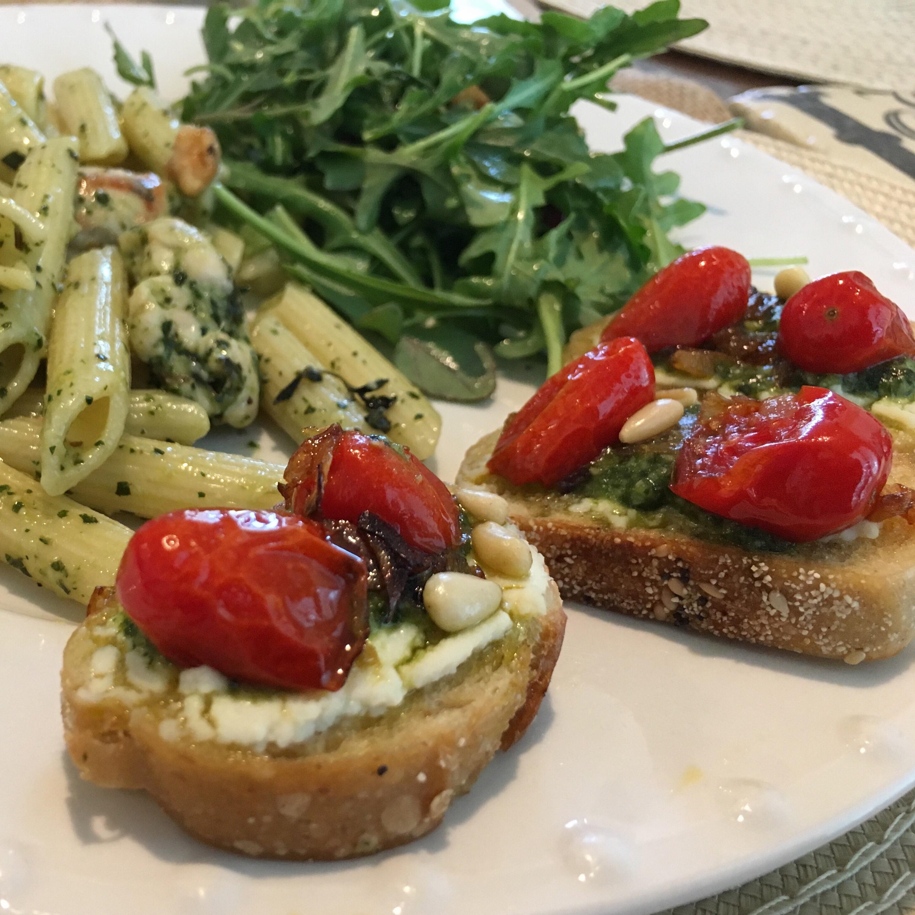 Ricotta Bruschetta with Pesto [OC] [2918x2916] r/FoodPorn