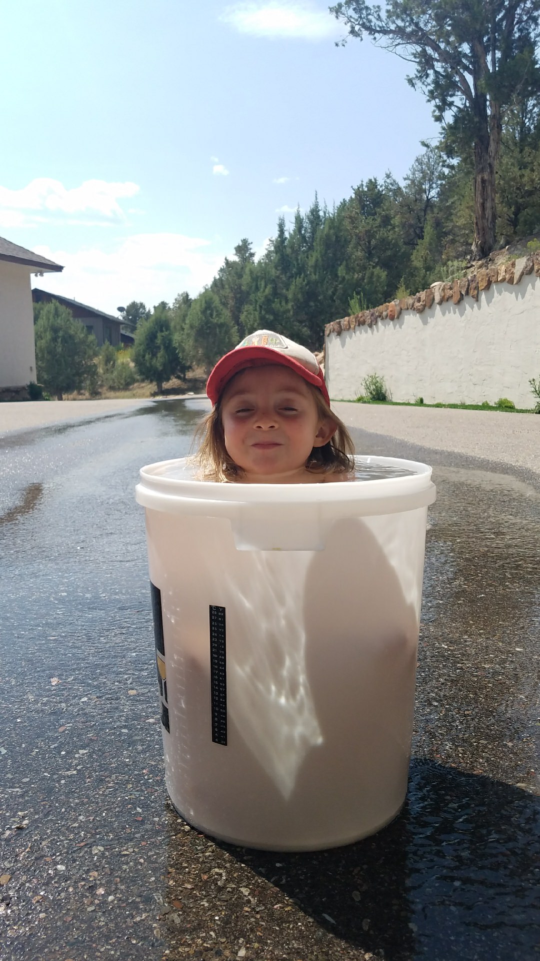 PsBattle This girl in a bucket