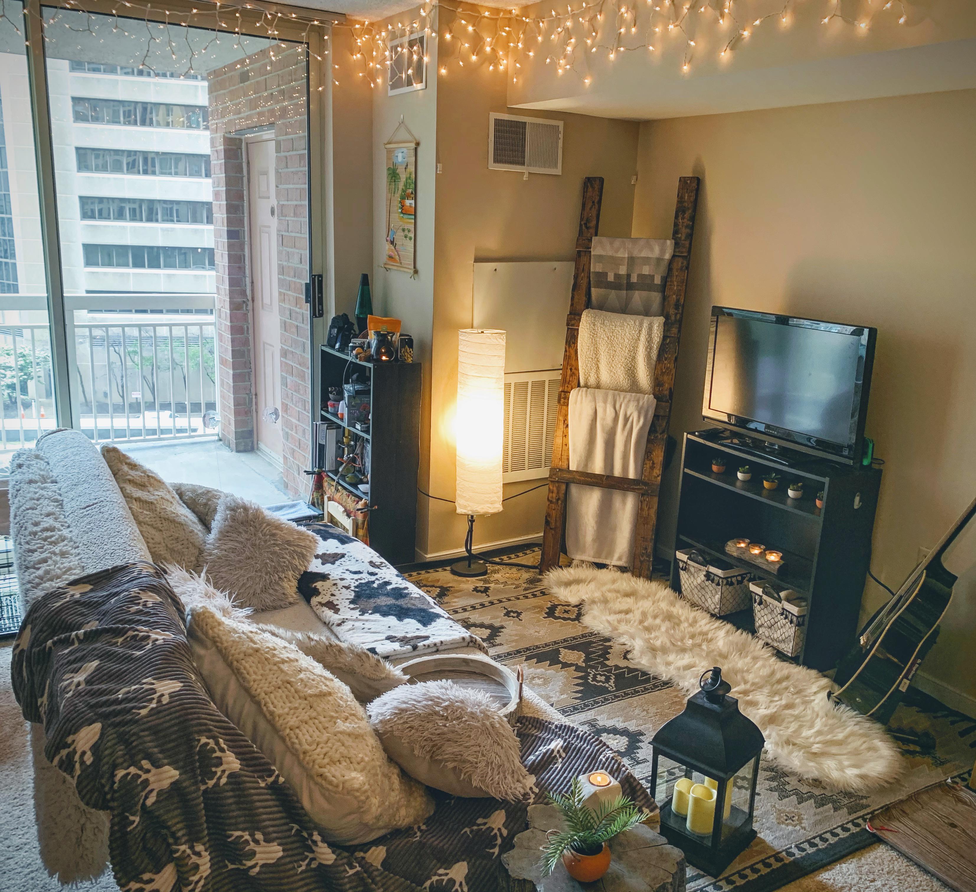We call our apartment “The Cozy Zone” 🤗 r/CozyPlaces