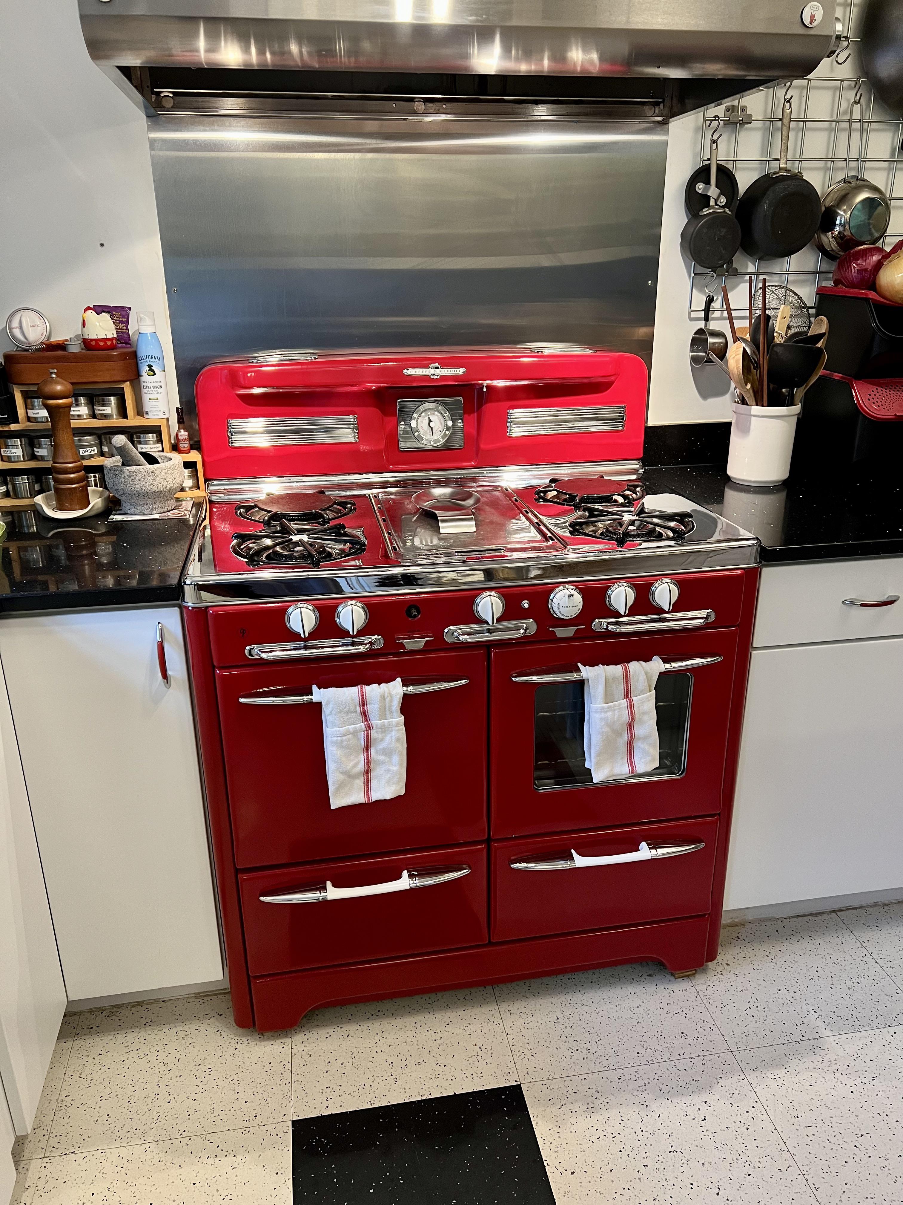 Did a deep clean on my 1950 O'Keefe & Merritt. I call her Christine