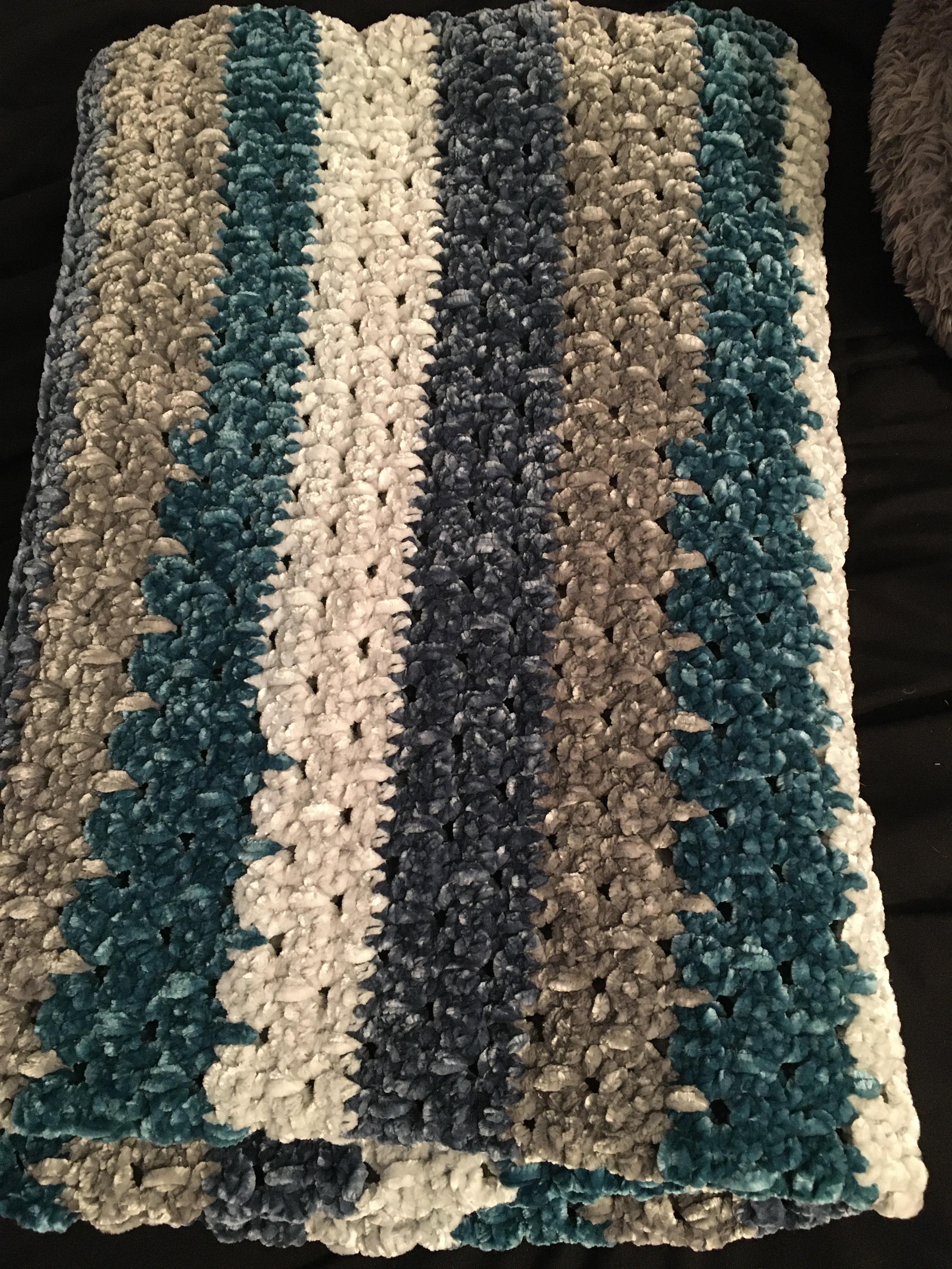 Just finished this beautiful velvet blanket!! It’s SOOOOOO soft!! r