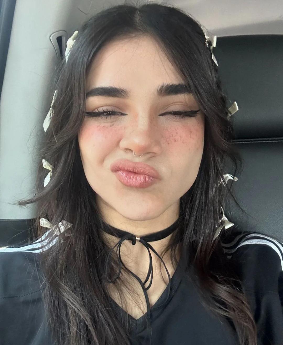 Hago rol de Alana, abre dm con el contexto (te haré mas caso si tú