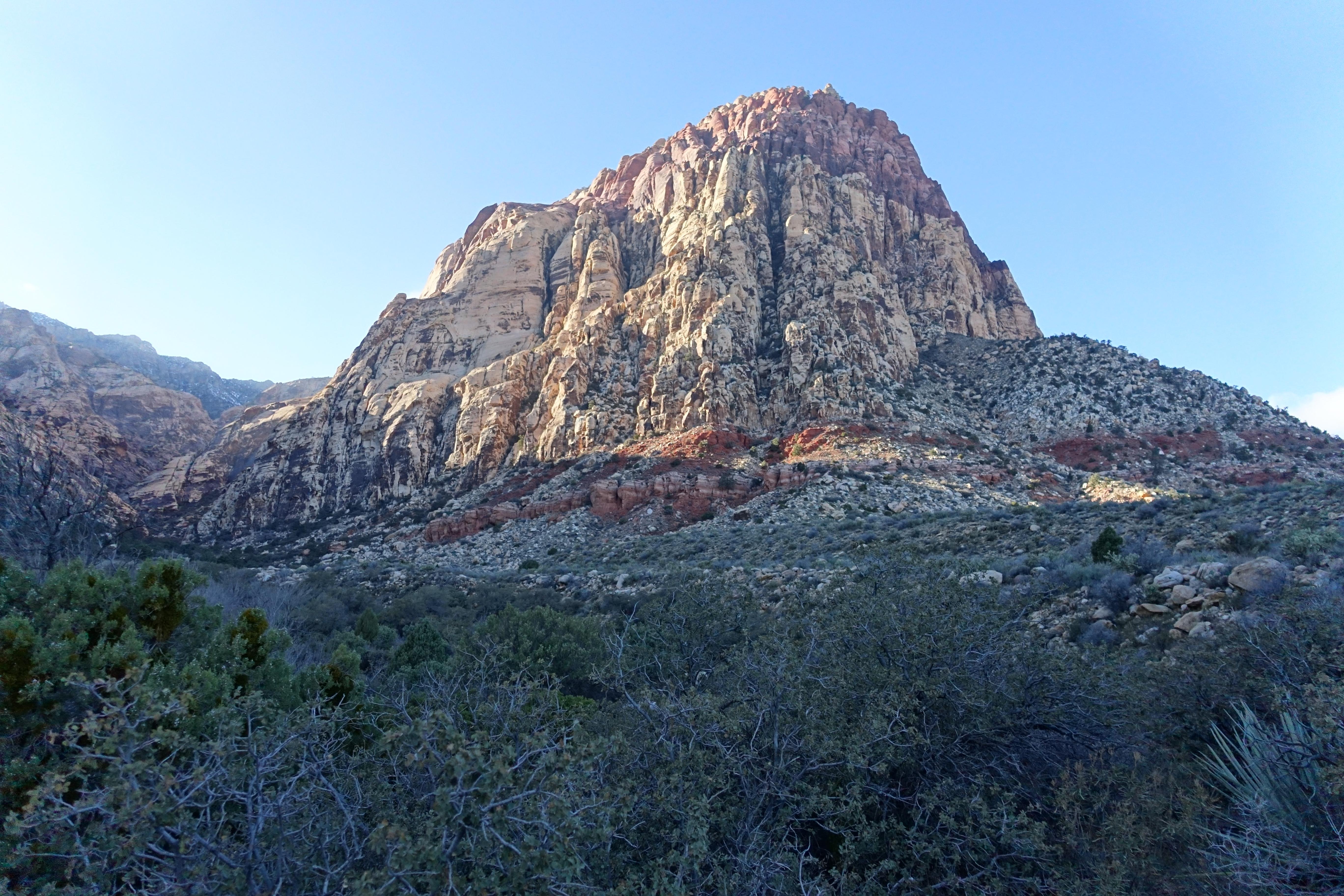 Mt. Wilson, Red Rock Canyon, Nevada [OC] [5472x3648] r/EarthPorn