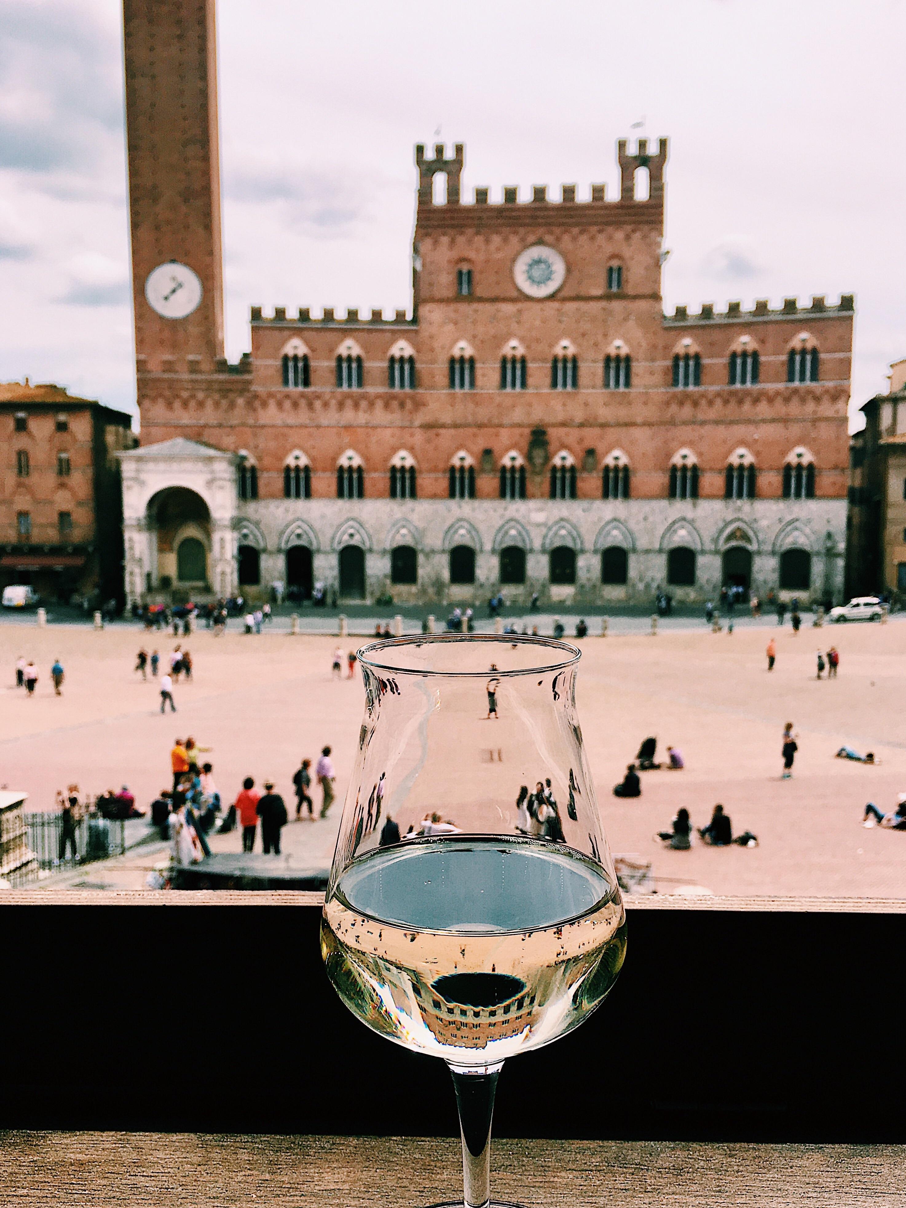Piazza del Campo Siena r/italy