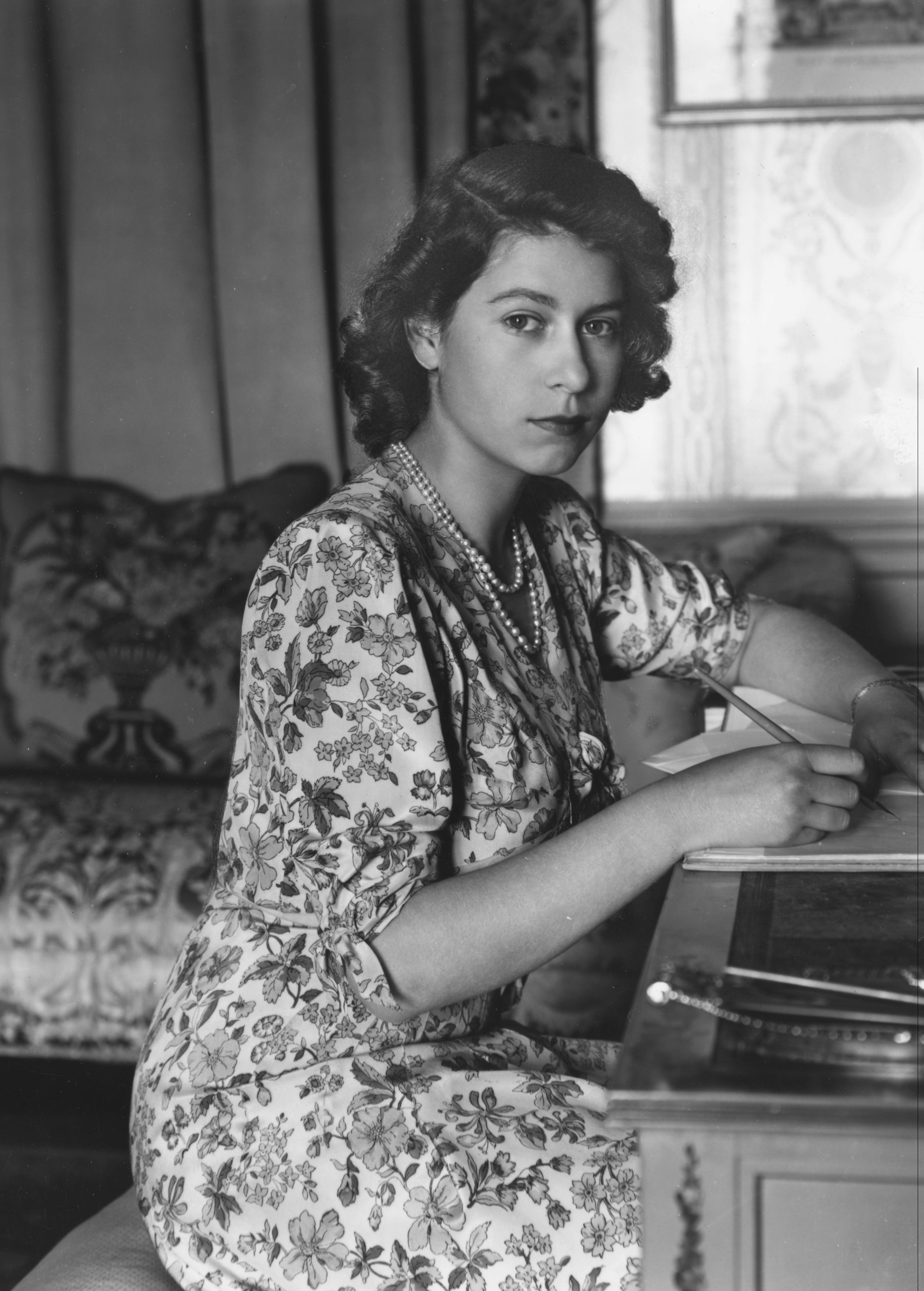Young Queen Elizabeth II, 1944 [2494x3484] r/HistoryPorn