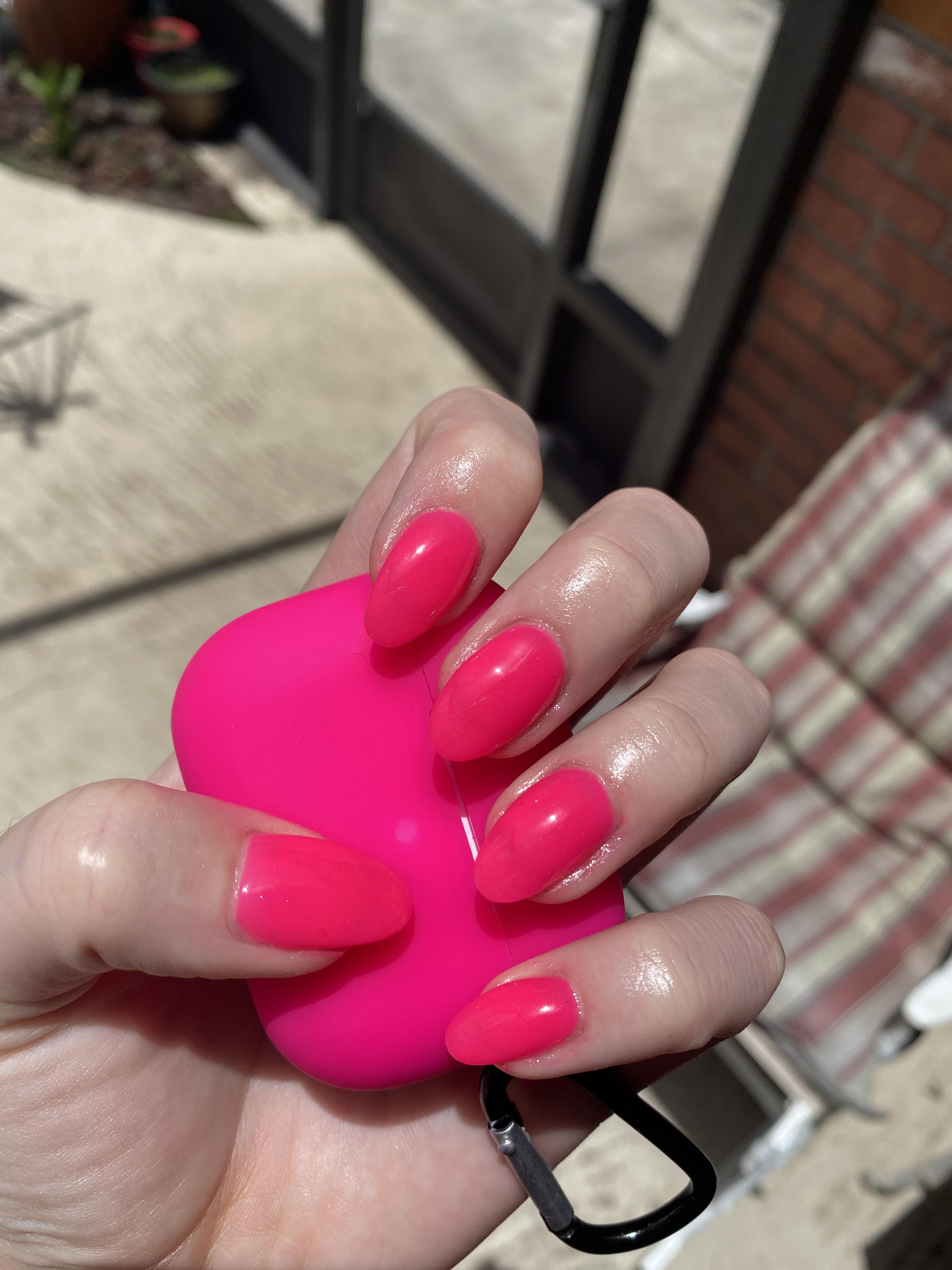 Decided to try out a new nail shape (and match my AirPods case, bc why